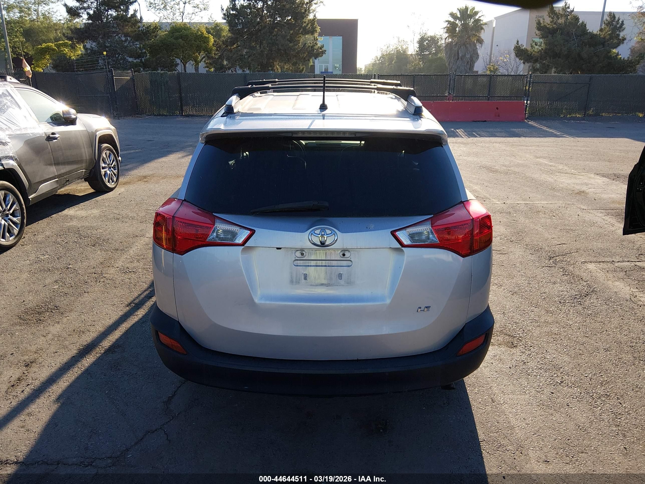 2015 Toyota Rav4 Le Silver vin: JTMZFREVXFD079029