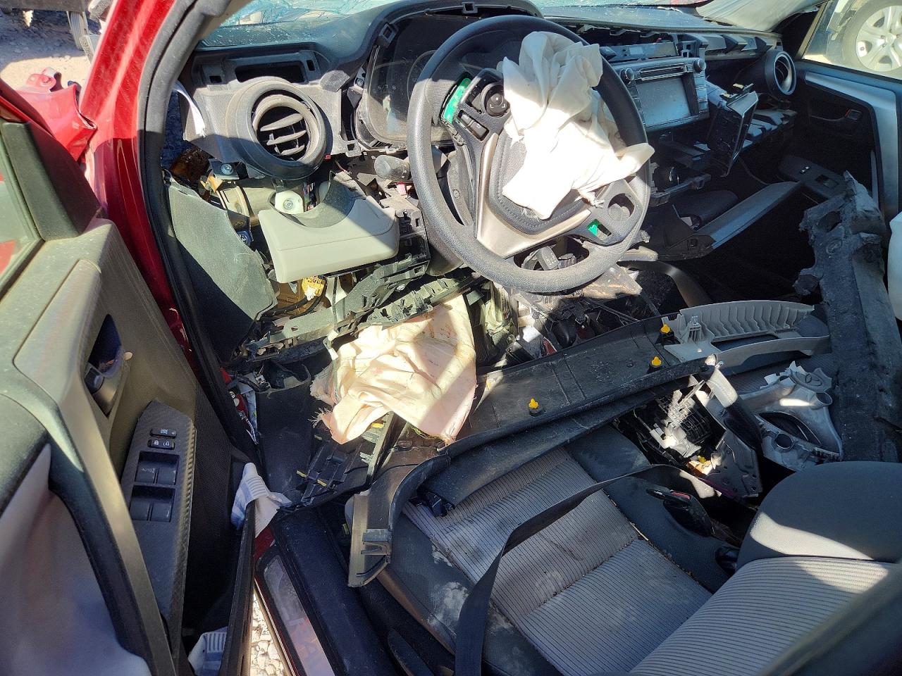 2015 Toyota Rav4 Le Red vin: JTMZFREVXFJ039888
