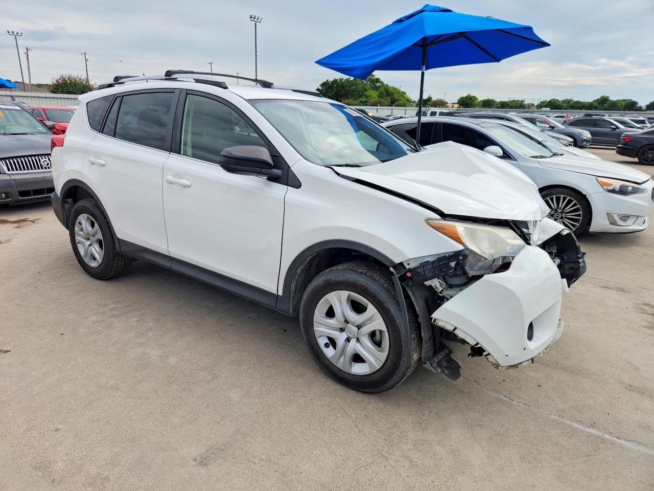 2015 Toyota Rav4 Le Белый vin: JTMZFREVXFJ054729