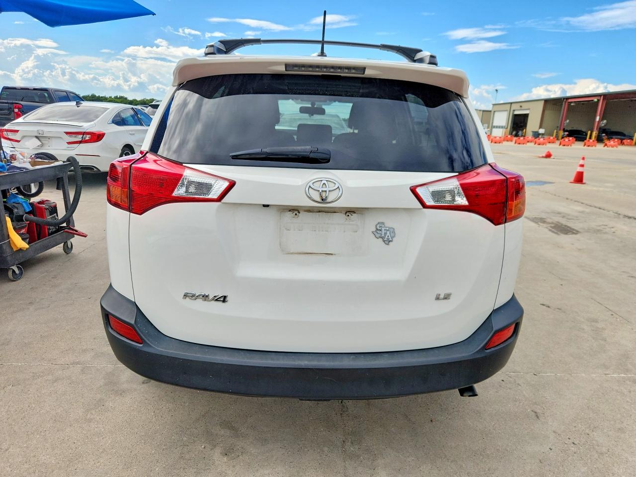 2015 Toyota Rav4 Le Белый vin: JTMZFREVXFJ054729