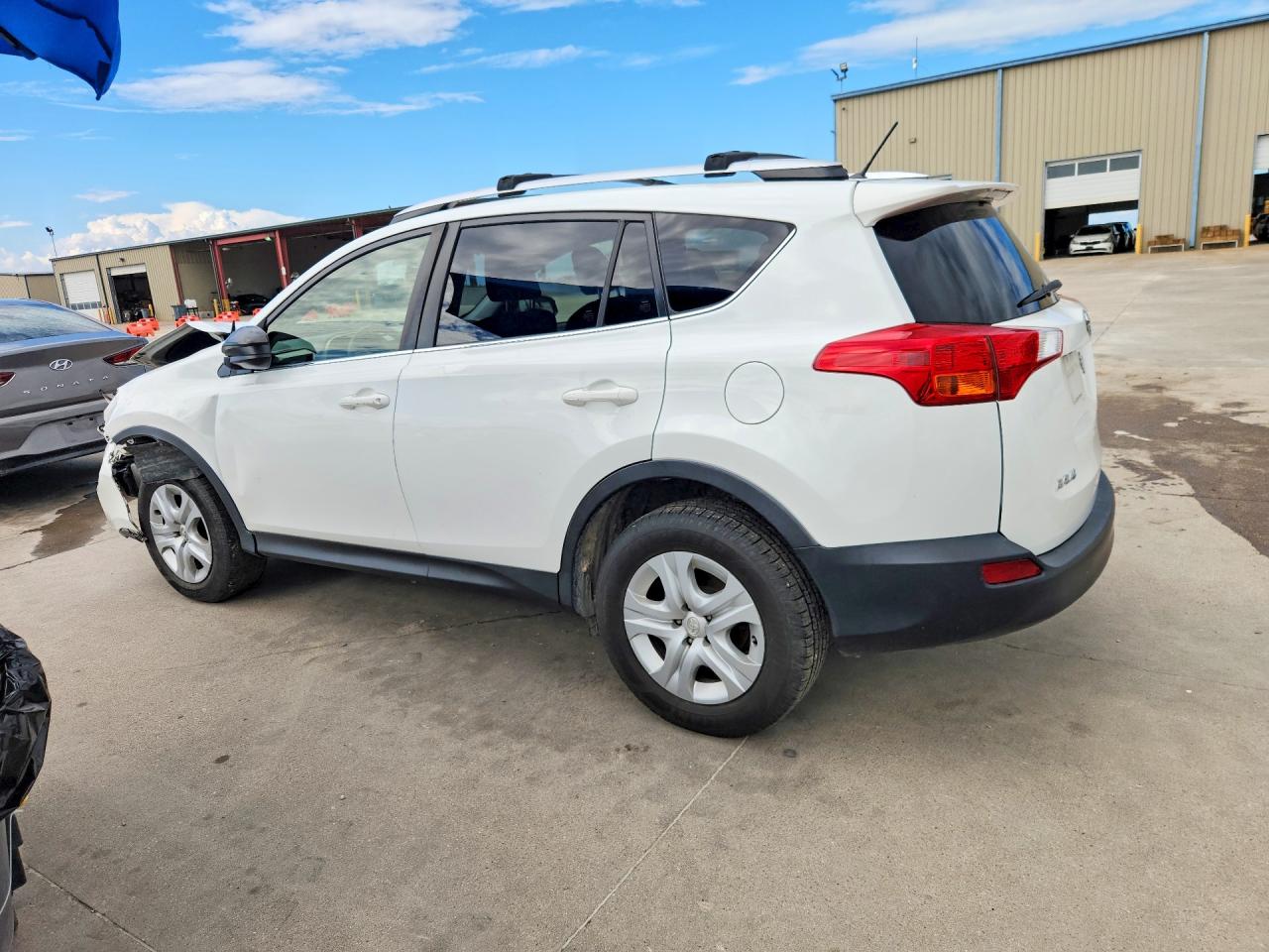 2015 Toyota Rav4 Le Белый vin: JTMZFREVXFJ054729