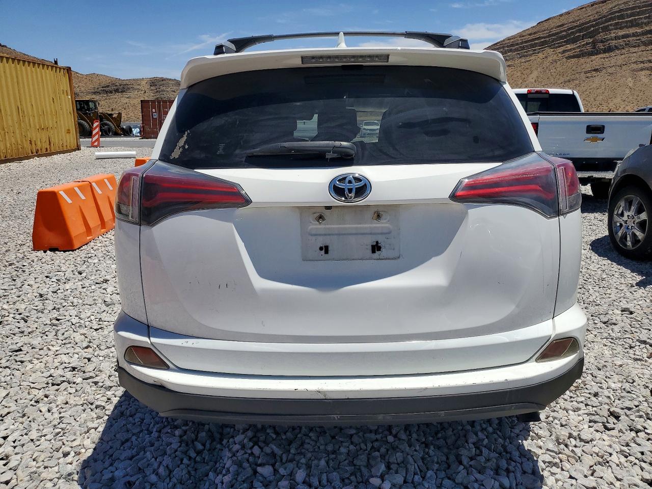 2016 Toyota Rav4 Le Белый vin: JTMZFREVXGD086872
