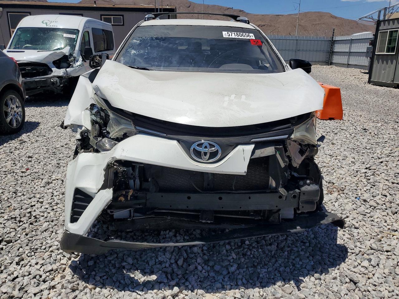 2016 Toyota Rav4 Le Белый vin: JTMZFREVXGD086872