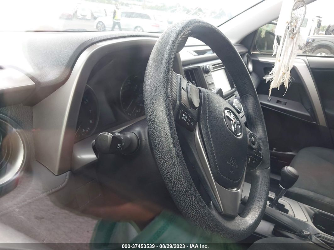 2018 Toyota Rav4 Le Gray vin: JTMZFREVXJJ166620