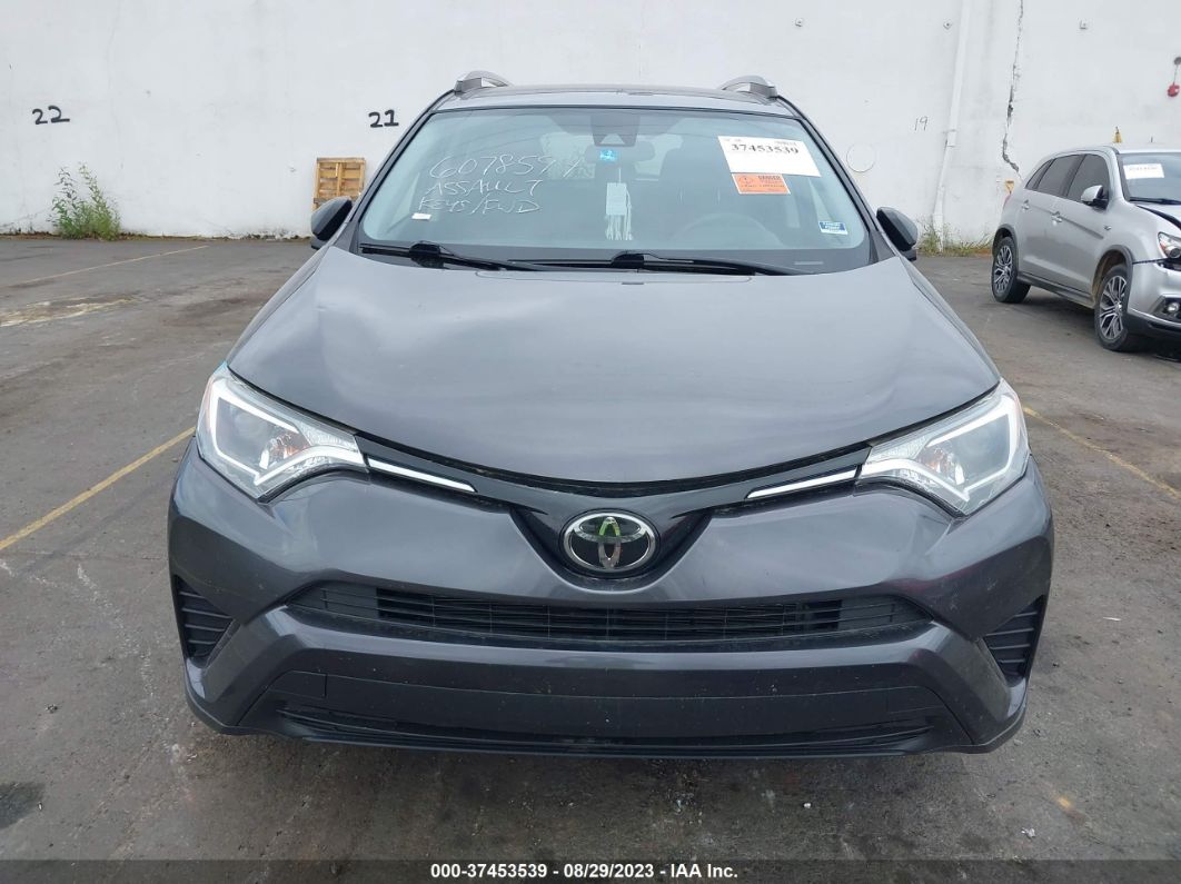 2018 Toyota Rav4 Le Gray vin: JTMZFREVXJJ166620