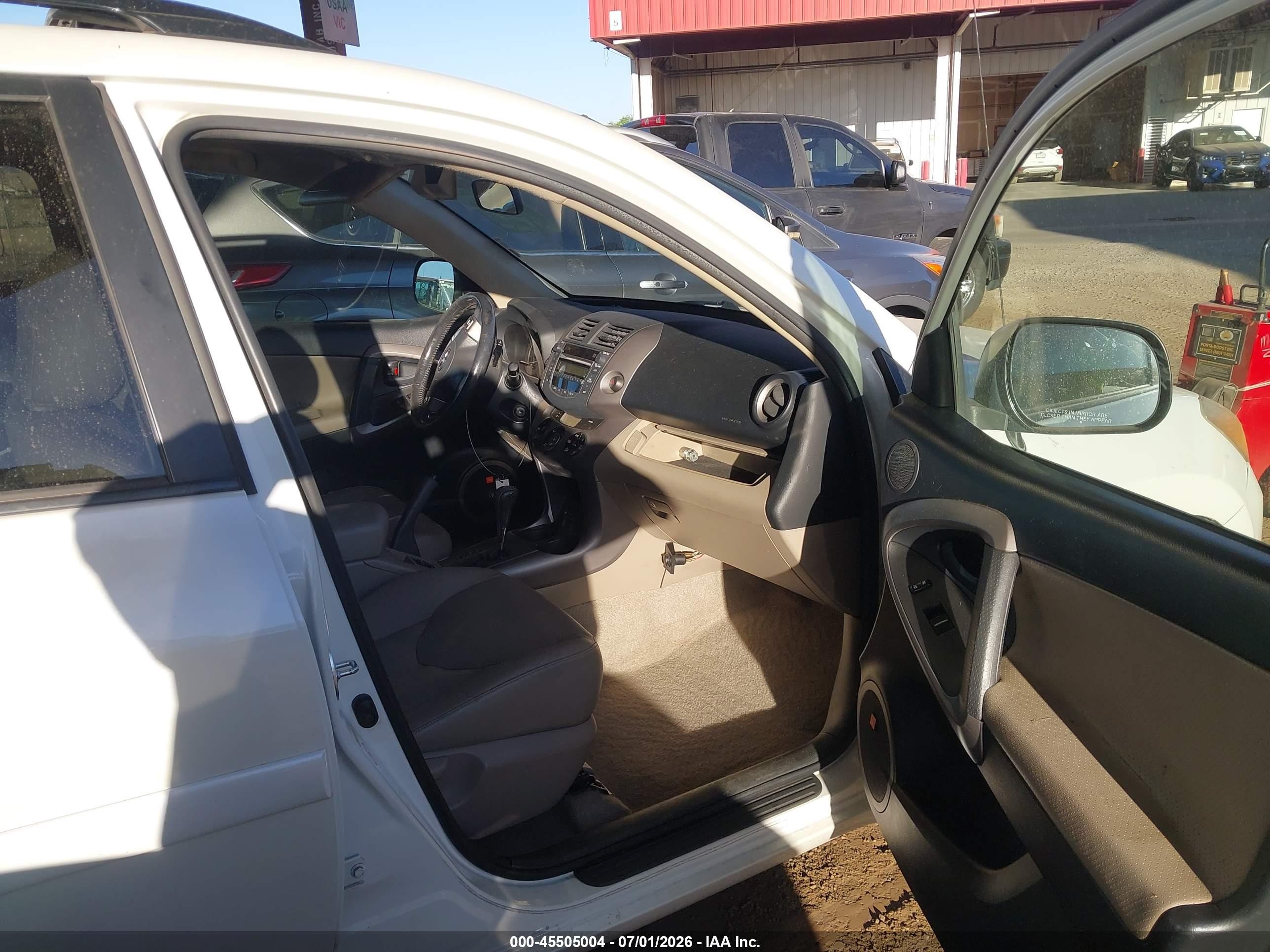 2008 Toyota Rav4 Limited V6 White vin: JTMZK31V085018817