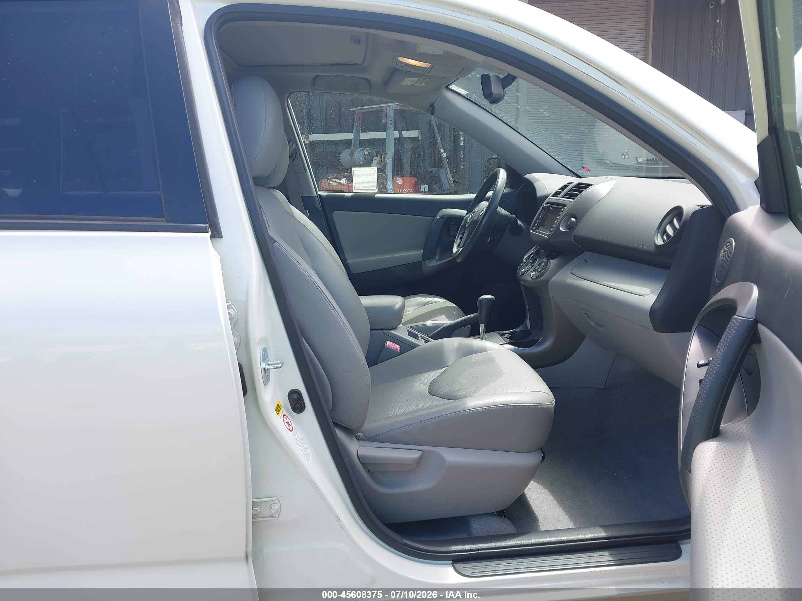 2009 Toyota Rav4 Limited V6 White vin: JTMZK31V095025820