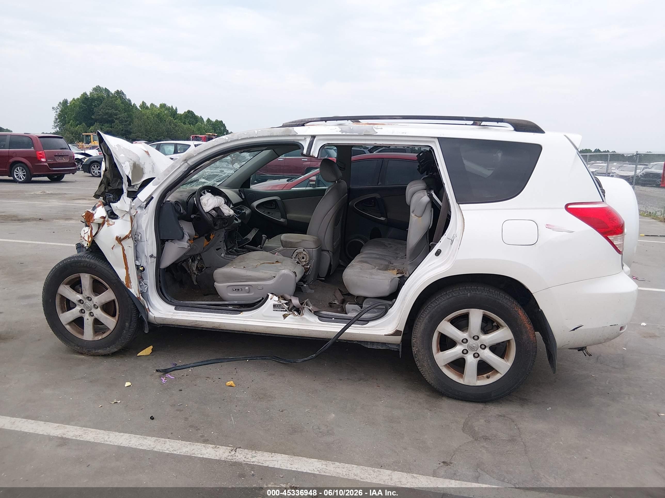 2006 Toyota Rav4 Limited V6 White vin: JTMZK31V165004423