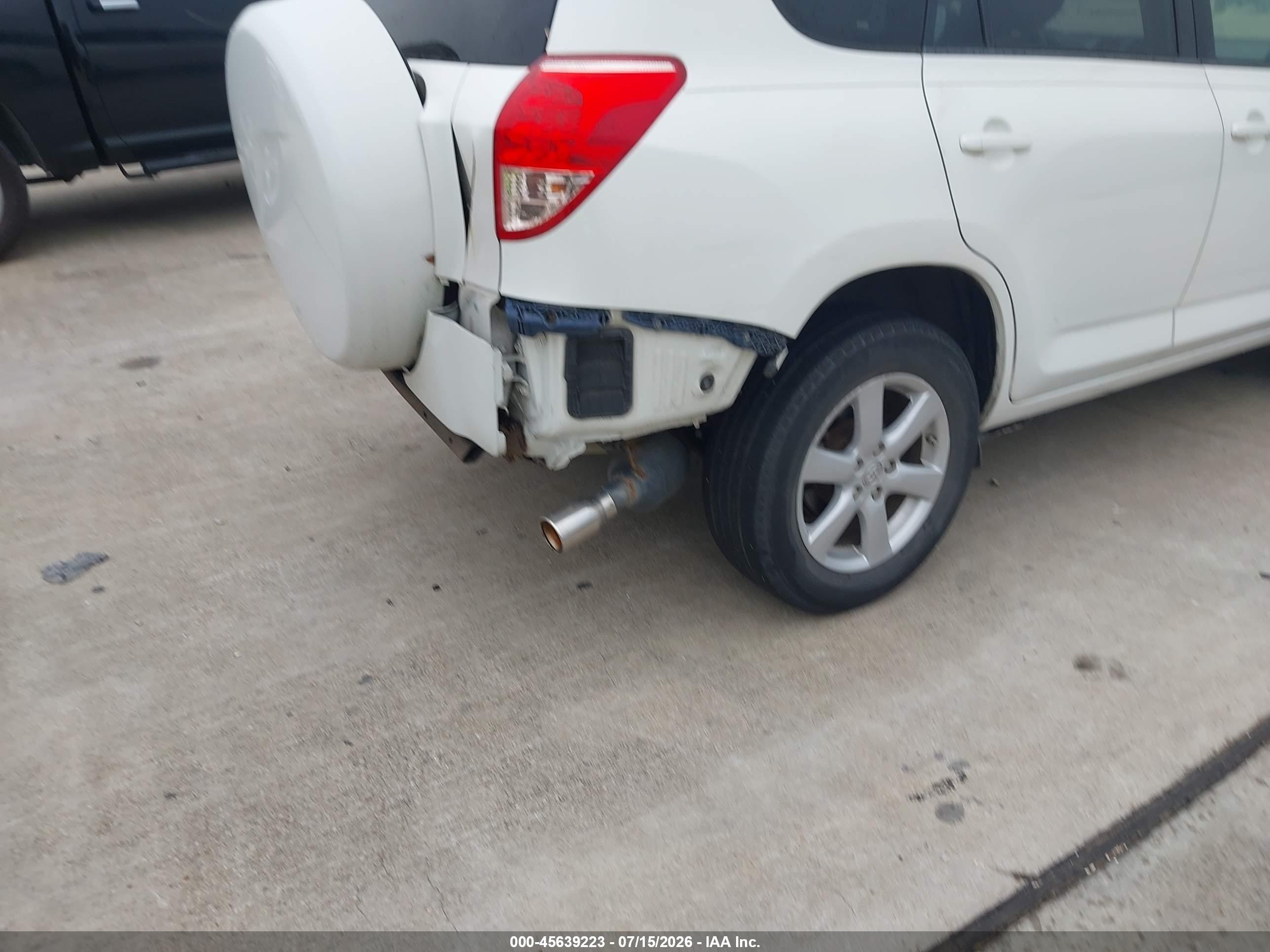2007 Toyota Rav4 Limited White vin: JTMZK31V375014372