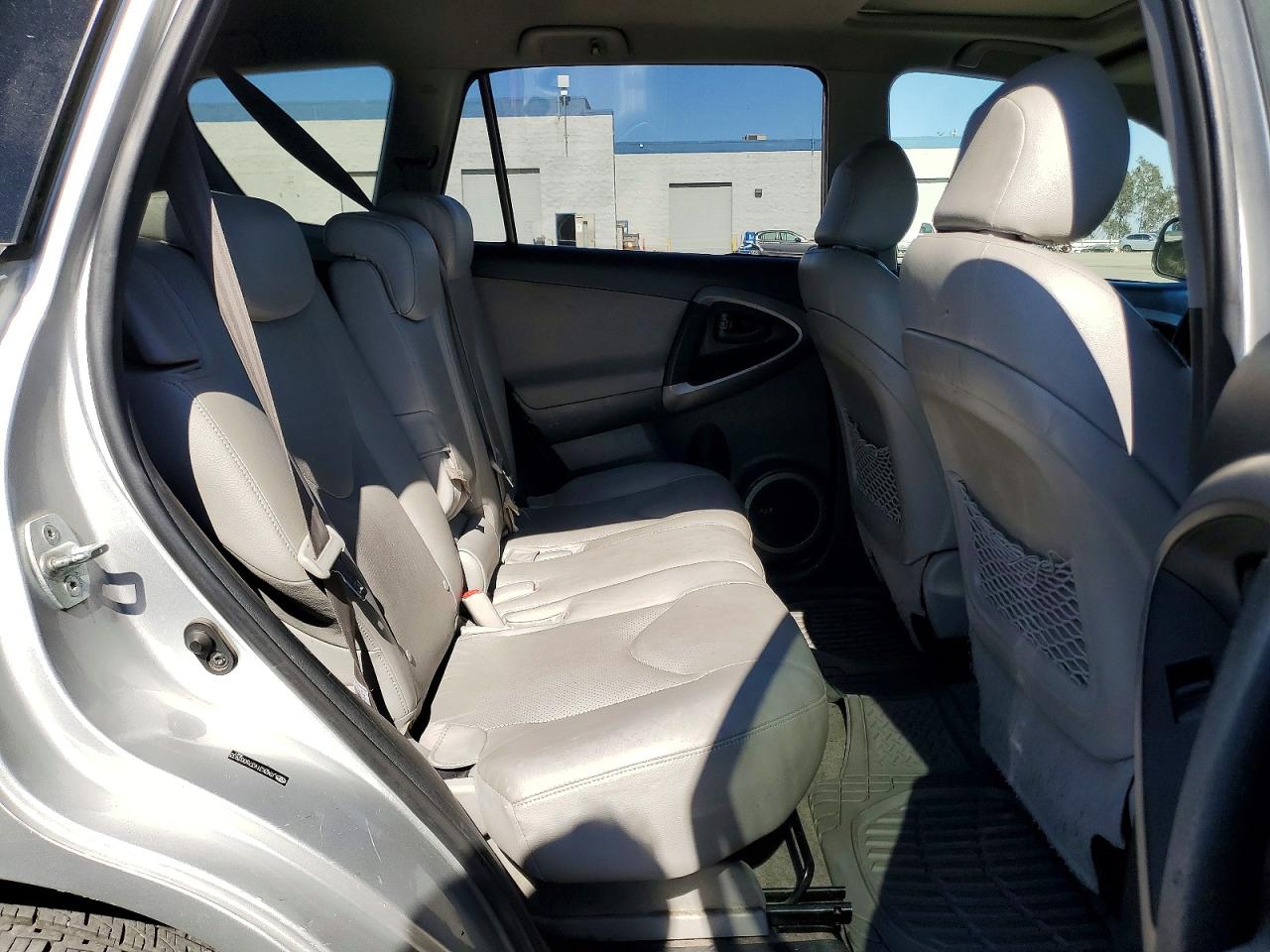 2007 Toyota Rav4 Limited Silver vin: JTMZK31V376003933