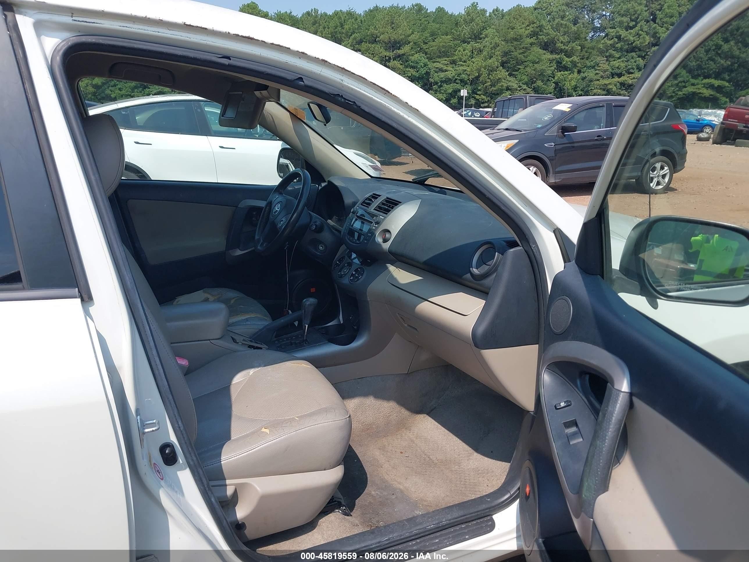 2007 Toyota Rav4 Limited White vin: JTMZK31V475014204