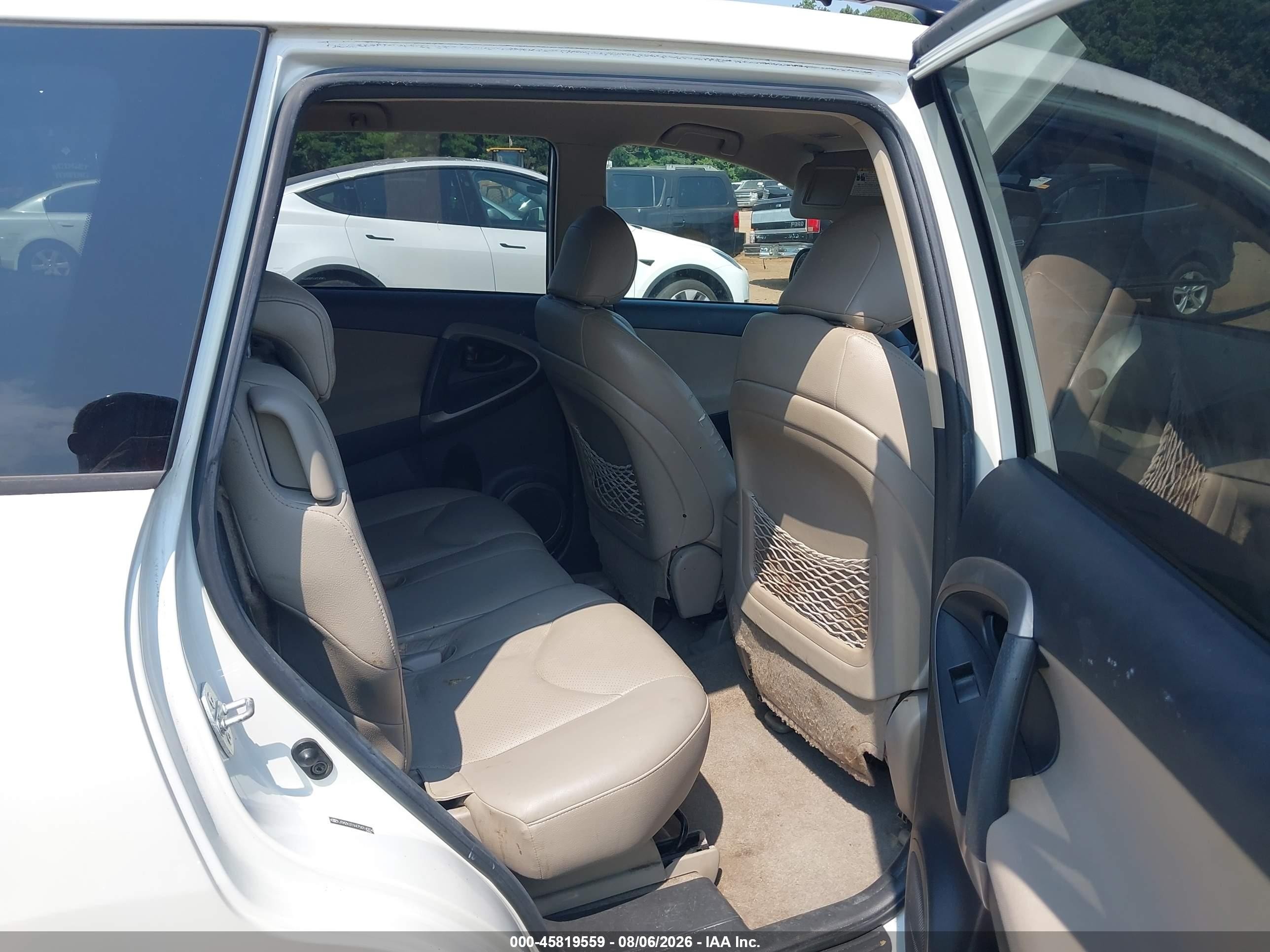 2007 Toyota Rav4 Limited White vin: JTMZK31V475014204