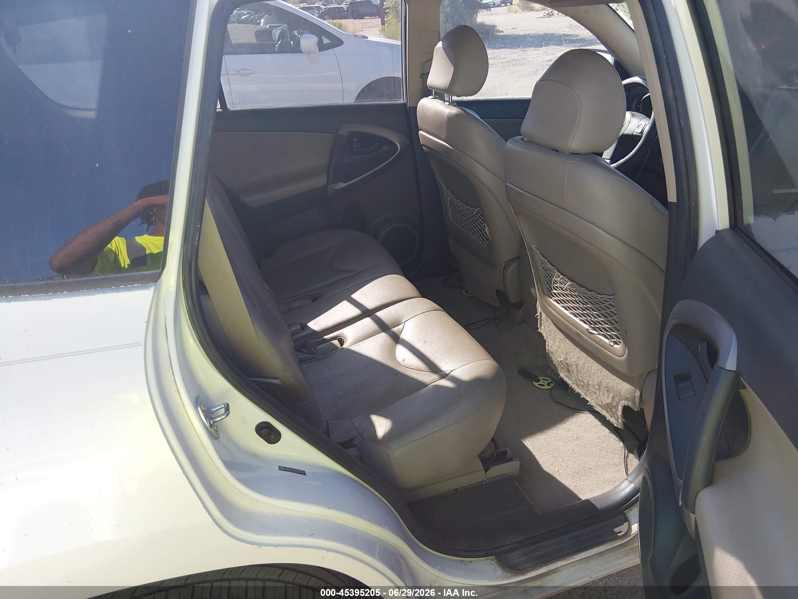 2007 Toyota Rav4 Limited White vin: JTMZK31V575009450