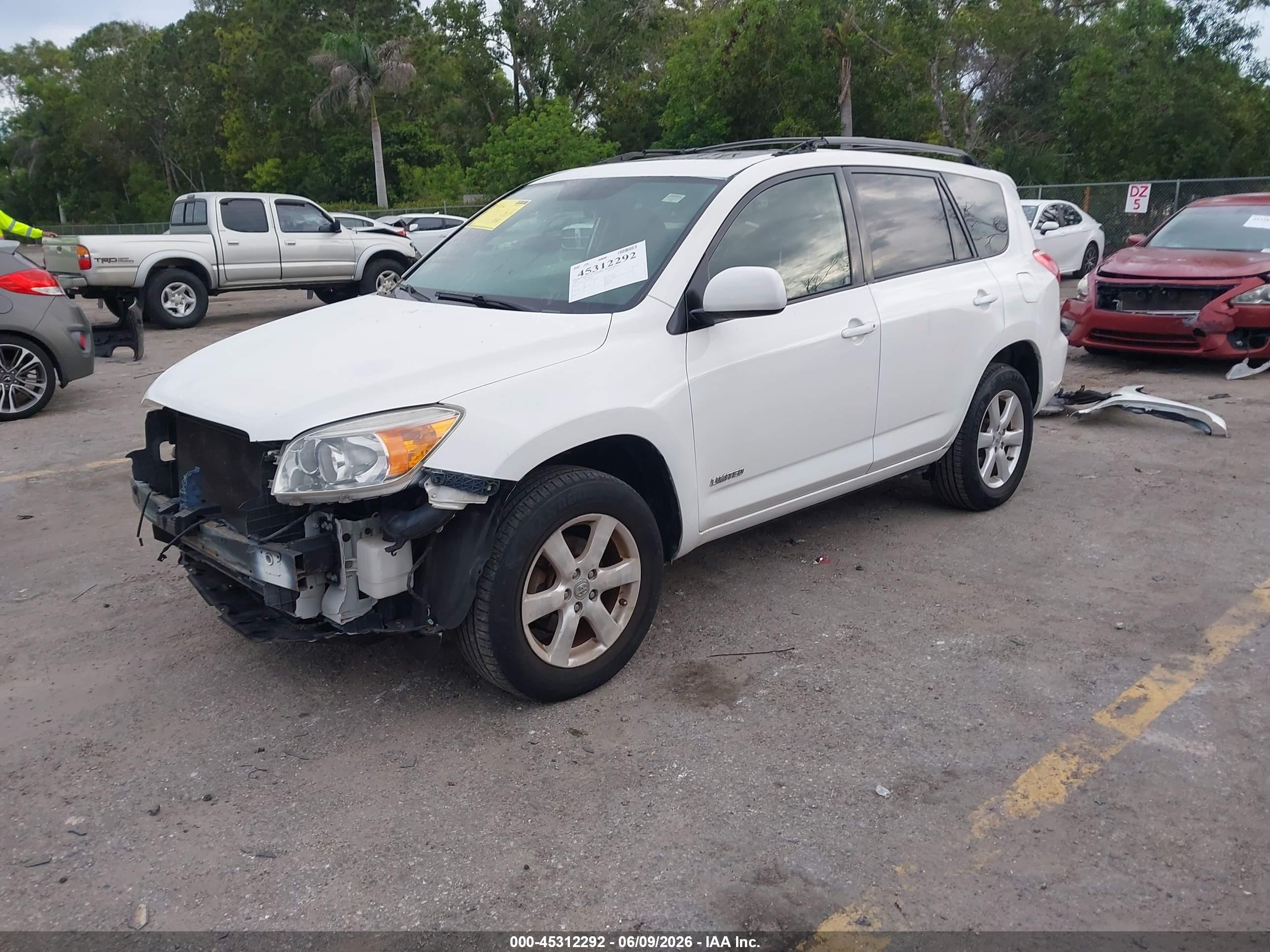 2008 Toyota Rav4 Limited V6 White vin: JTMZK31V685020202