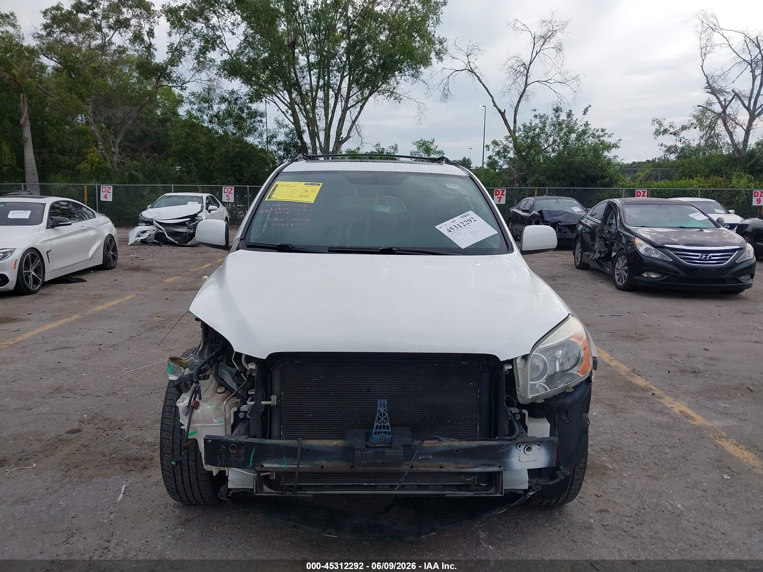 2008 Toyota Rav4 Limited V6 White vin: JTMZK31V685020202