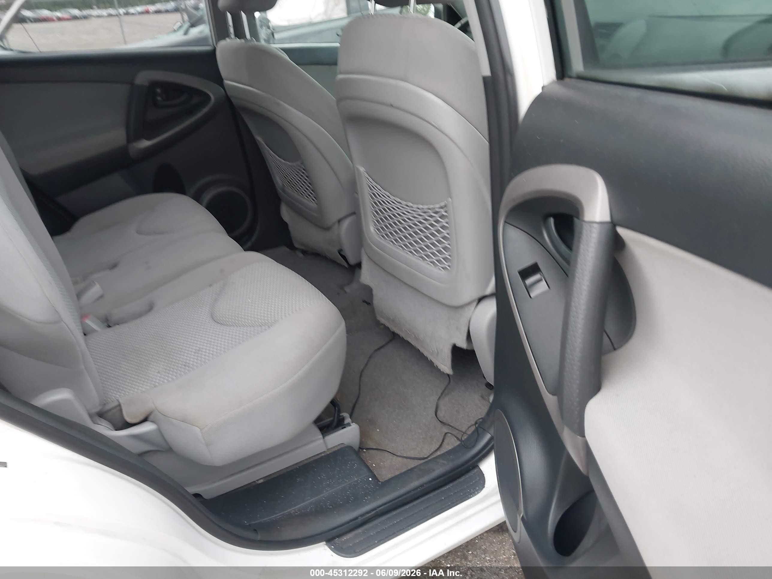 2008 Toyota Rav4 Limited V6 White vin: JTMZK31V685020202