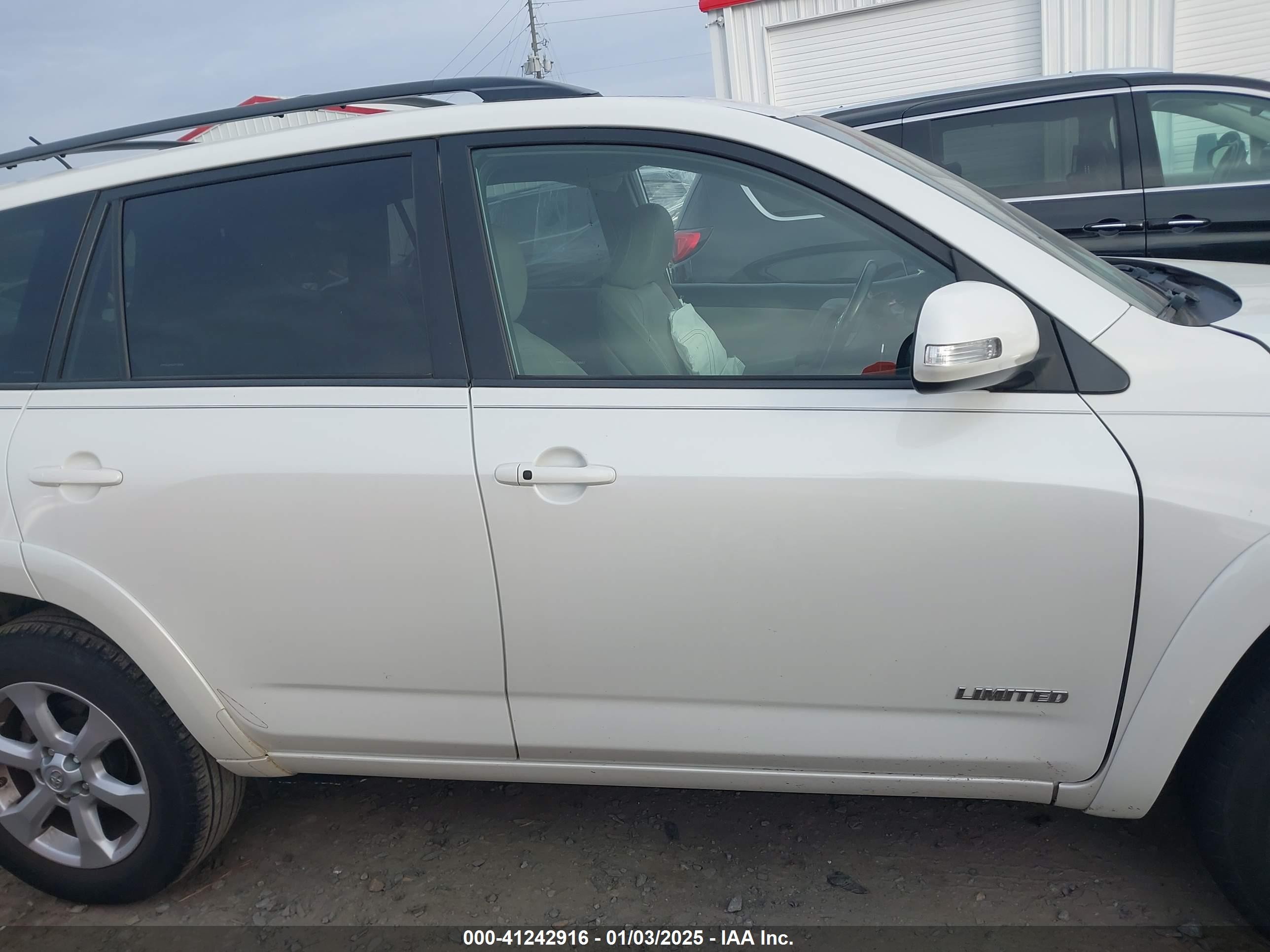 2009 Toyota Rav4 Limited White vin: JTMZK31V695025563