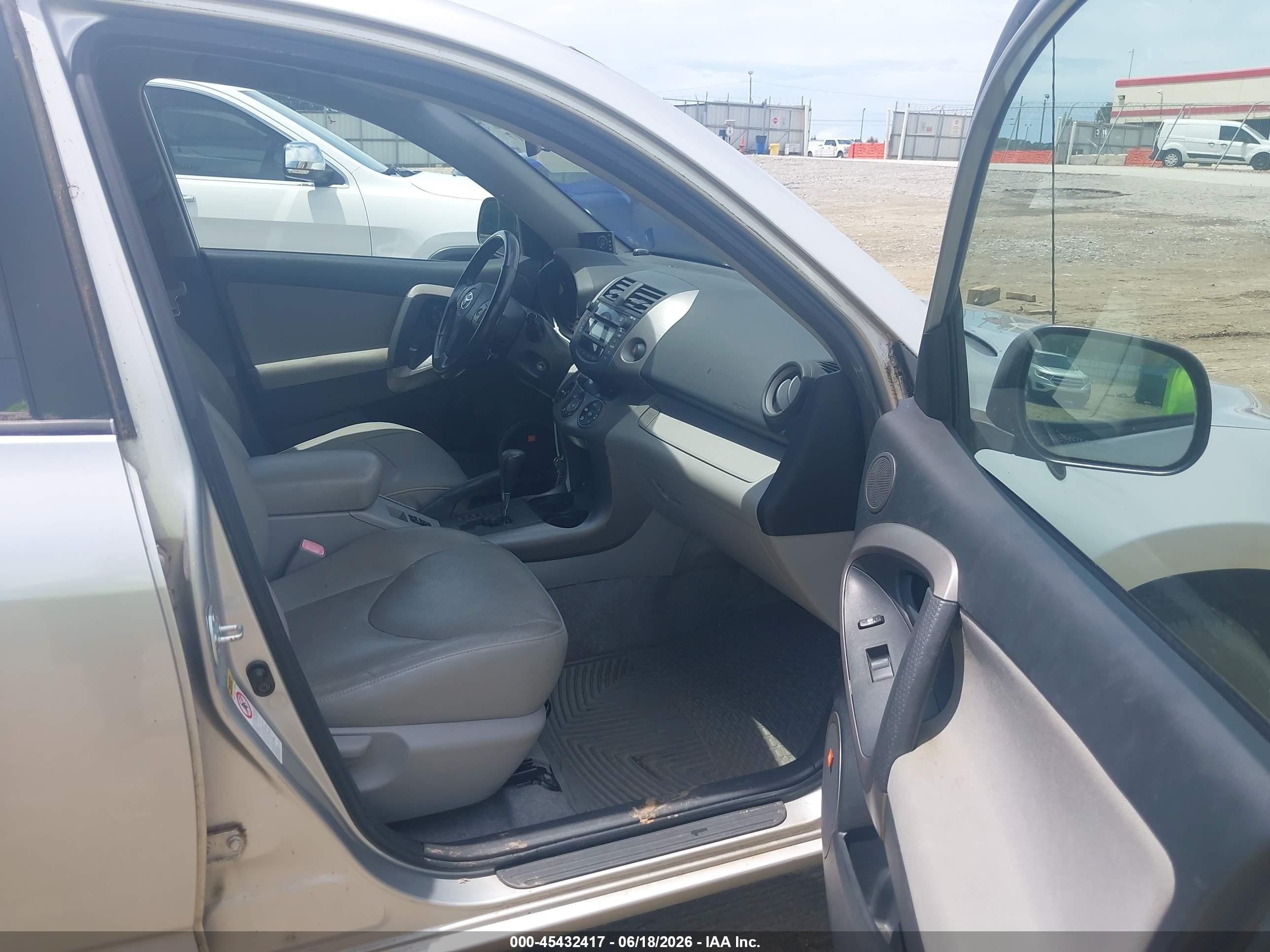 2007 Toyota Rav4 Limited Silver vin: JTMZK31V875006431