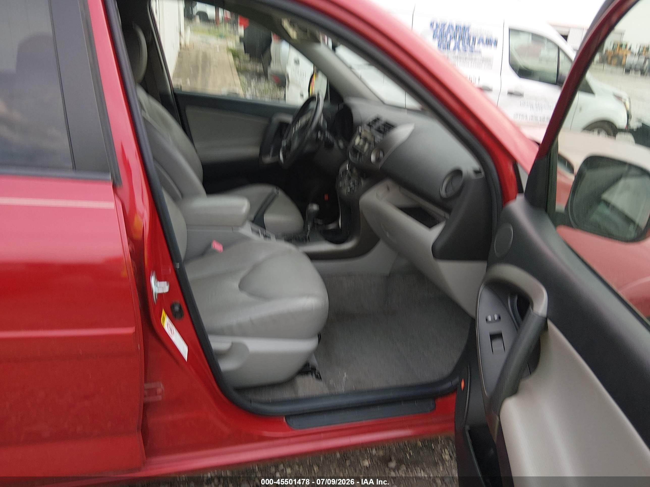 2009 Toyota Rav4 Limited V6 Red vin: JTMZK31VX95025789