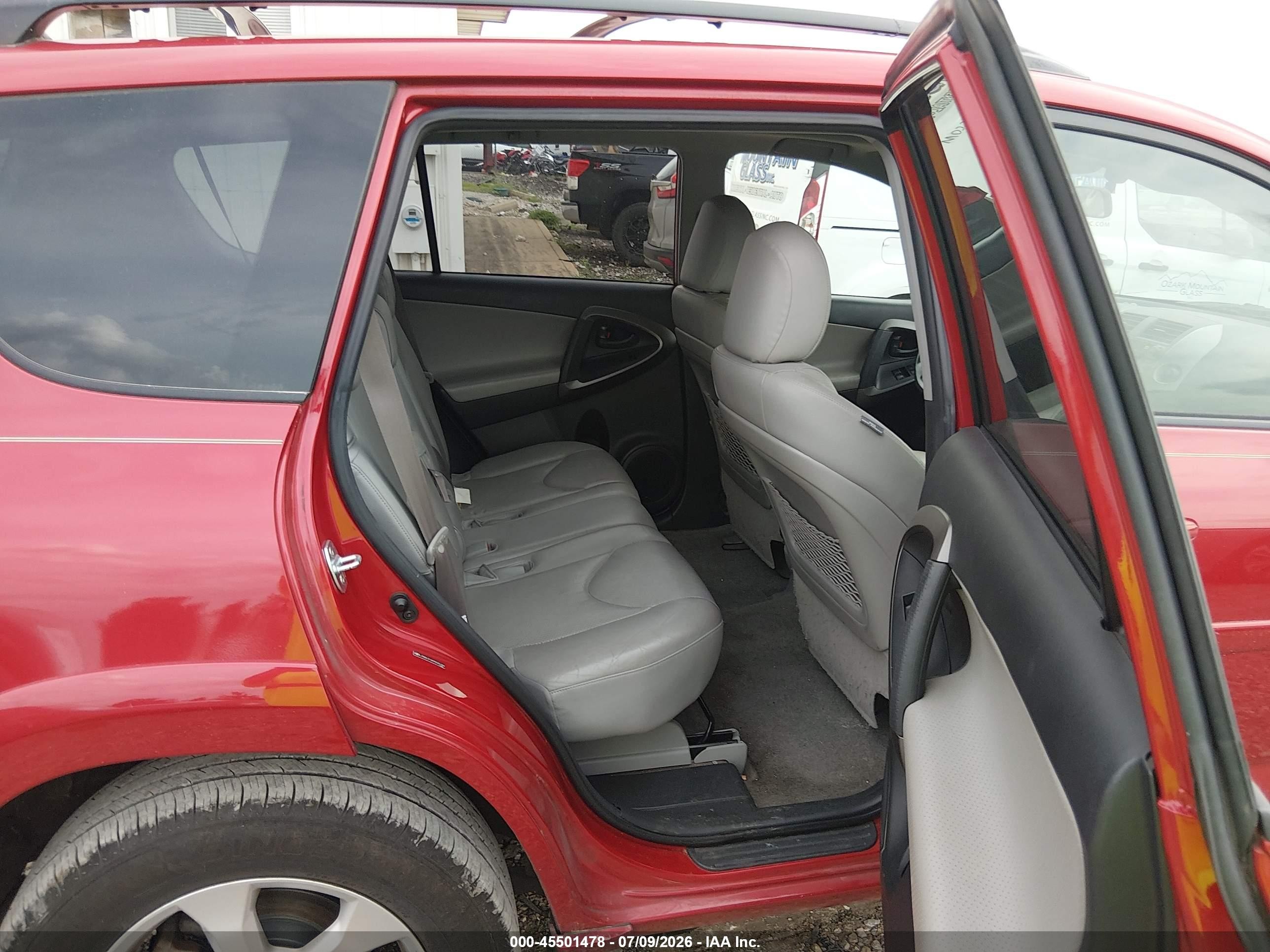 2009 Toyota Rav4 Limited V6 Red vin: JTMZK31VX95025789
