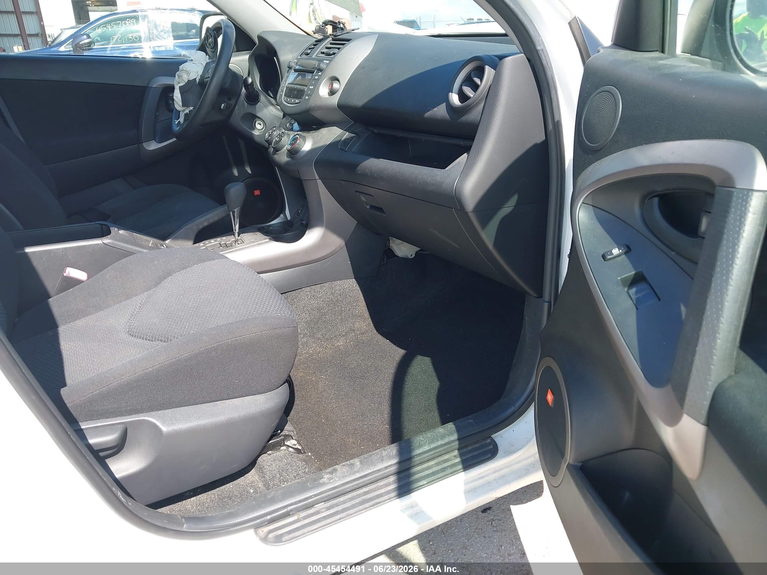 2007 Toyota Rav4 Sport White vin: JTMZK32V975010812
