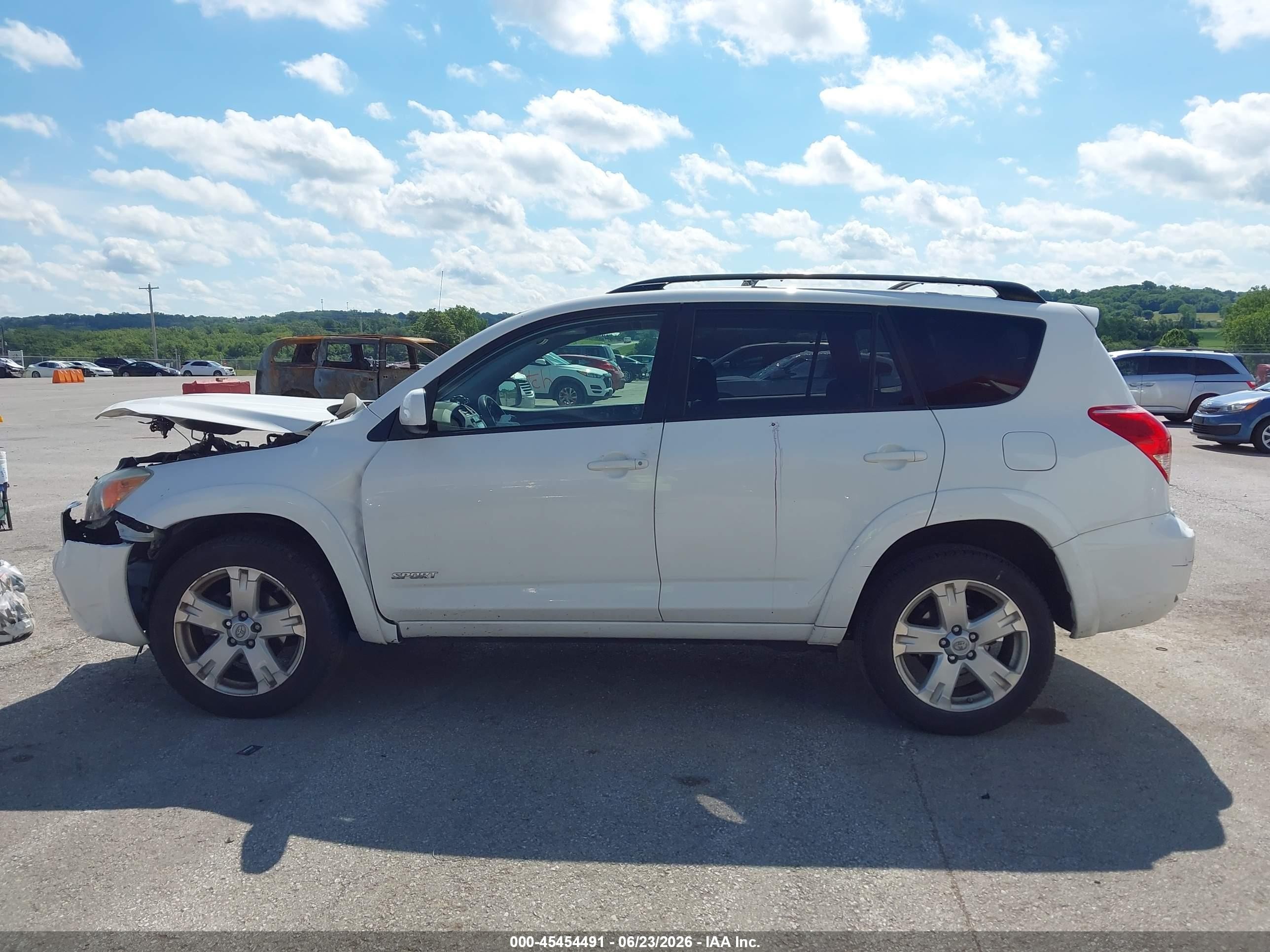 2007 Toyota Rav4 Sport White vin: JTMZK32V975010812