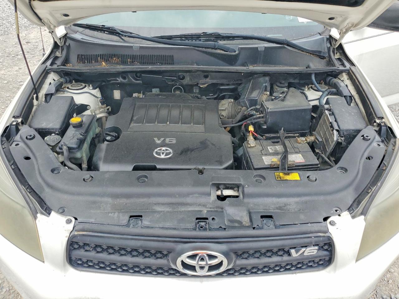 2006 Toyota Rav4 Base White vin: JTMZK33V265002046