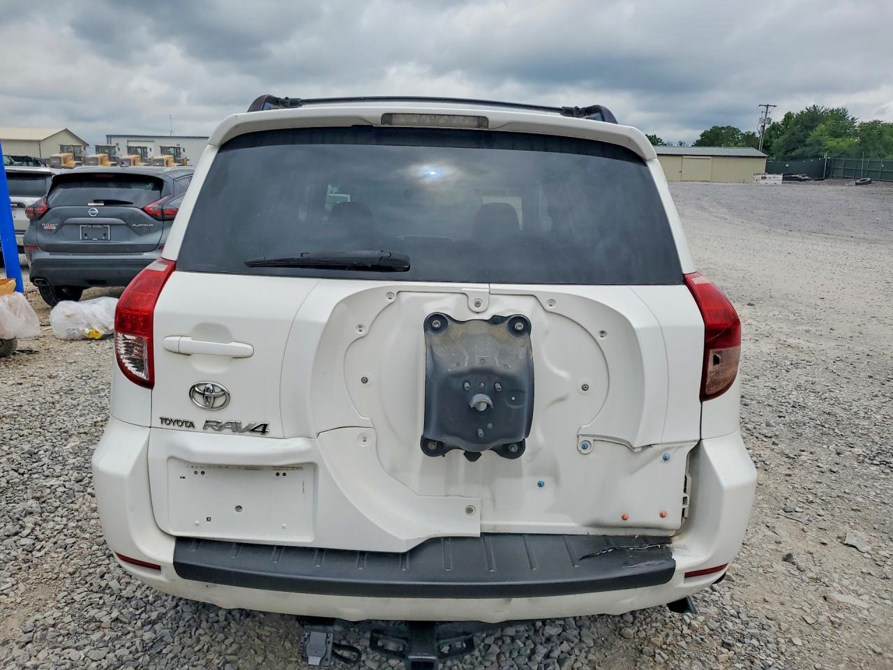 2006 Toyota Rav4 Base White vin: JTMZK33V265002046