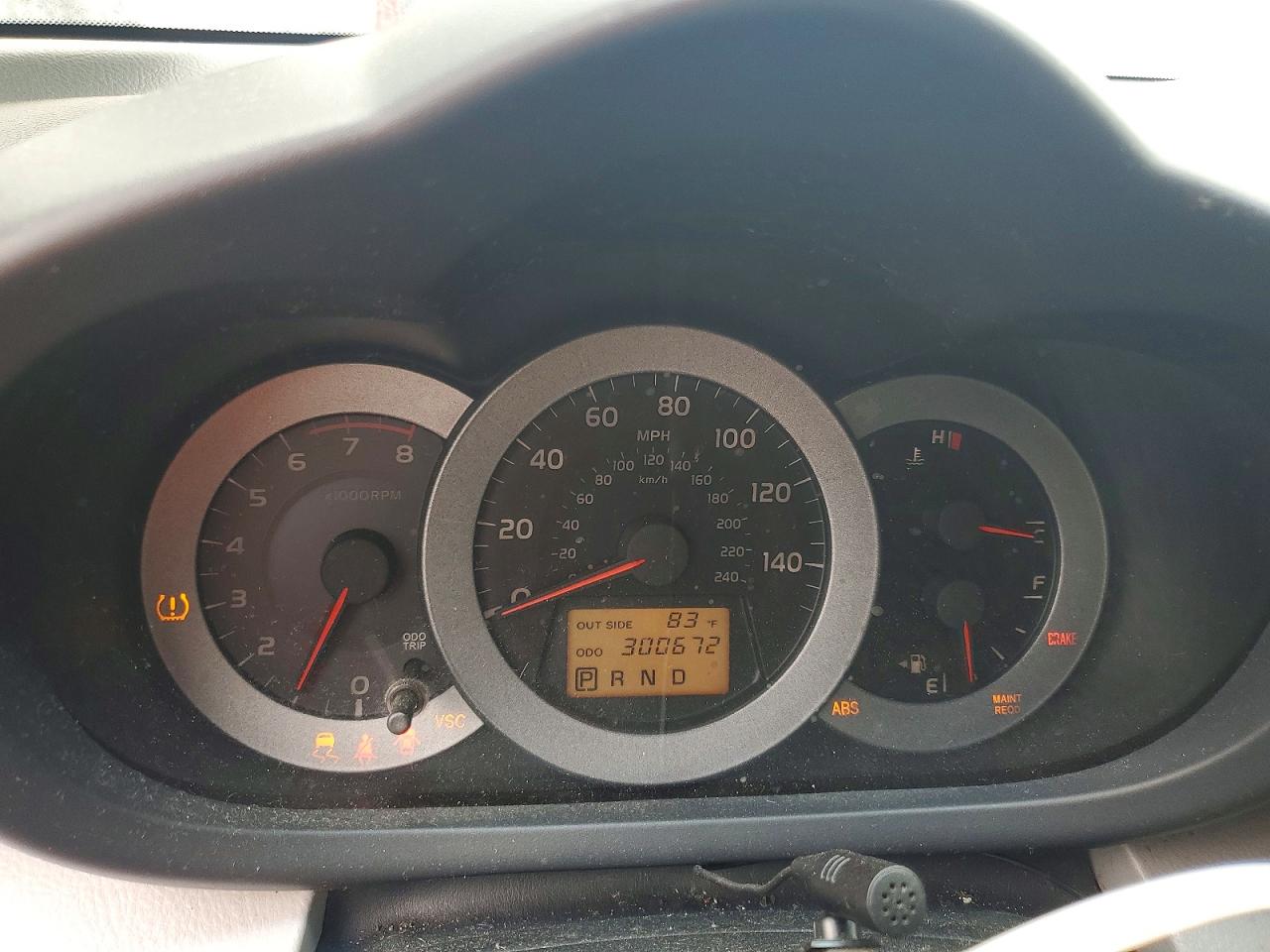 2006 Toyota Rav4 Base White vin: JTMZK33V265002046