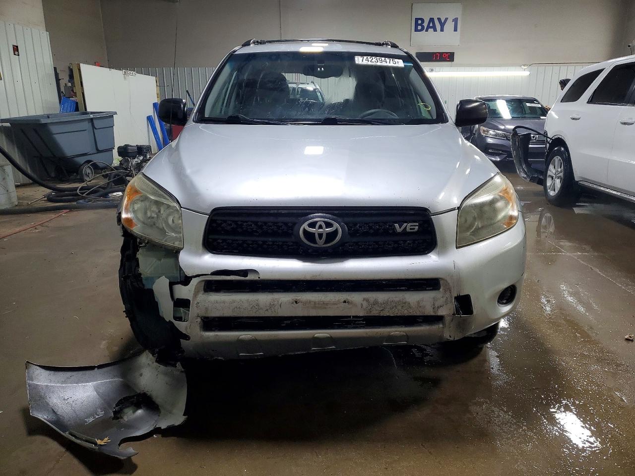 2007 Toyota Rav4 Silver vin: JTMZK33V775010662