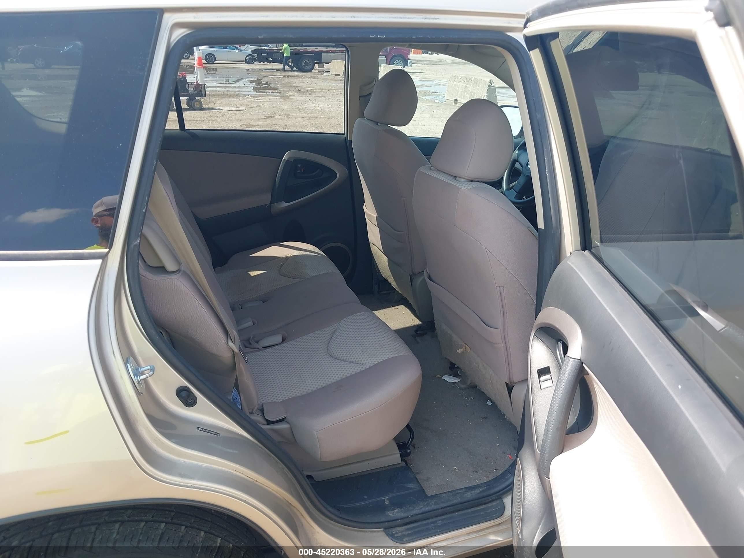 2008 Toyota Rav4 Base V6 Gold vin: JTMZK33V885019145