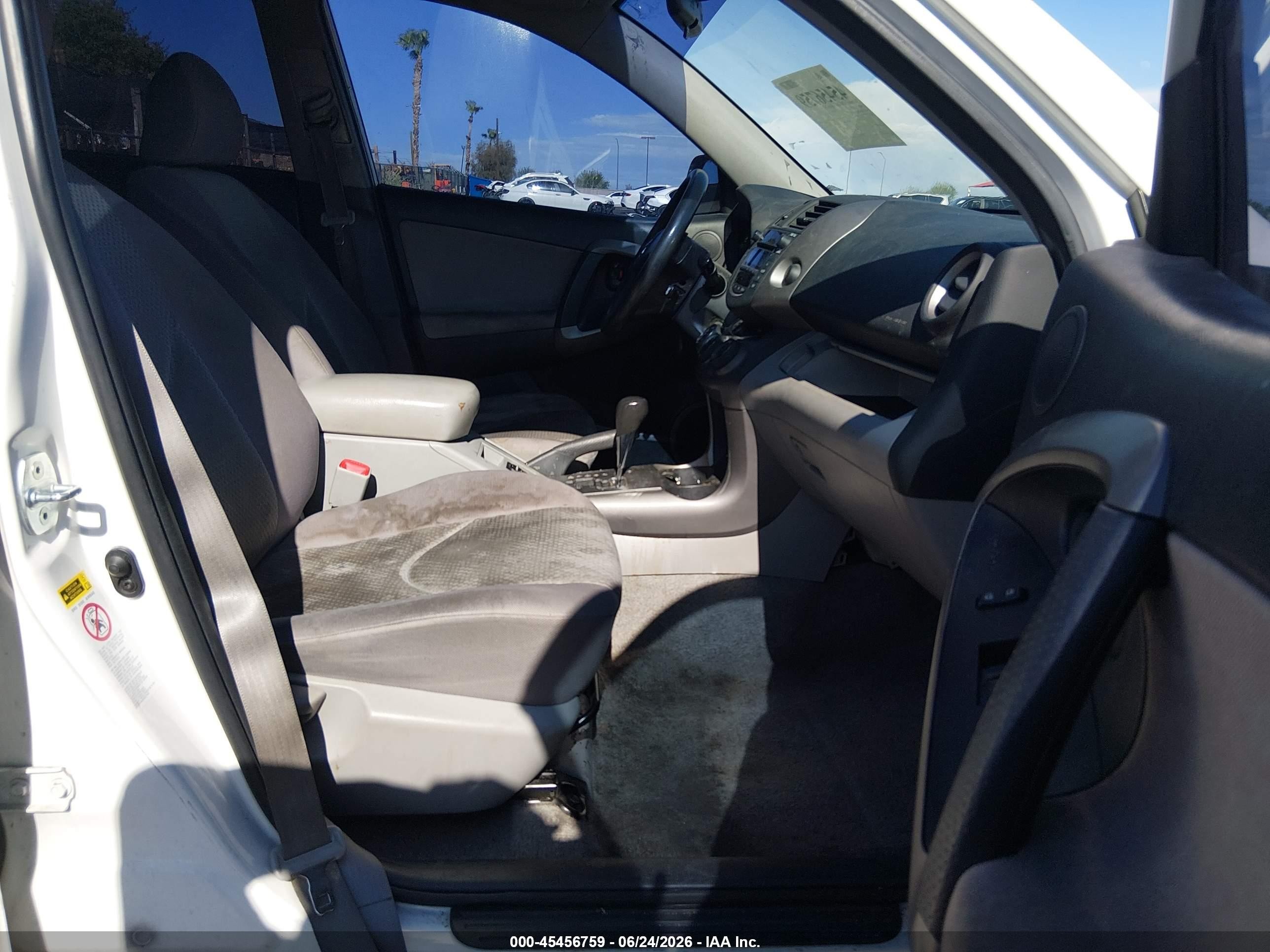 2008 Toyota Rav4 Base V6 White vin: JTMZK33VX85016957