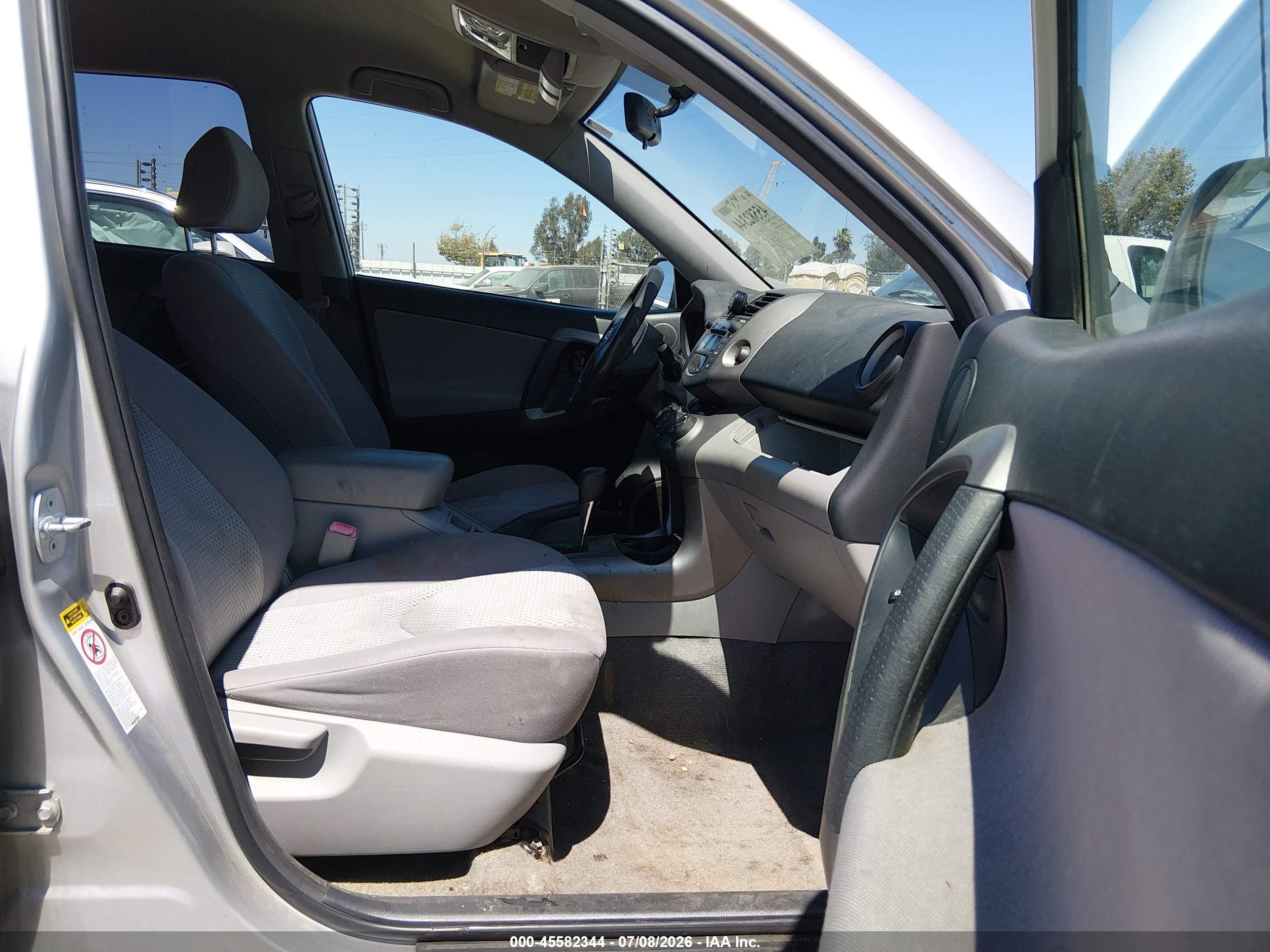 2008 Toyota Rav4 Base V6 Silver vin: JTMZK35V685018878