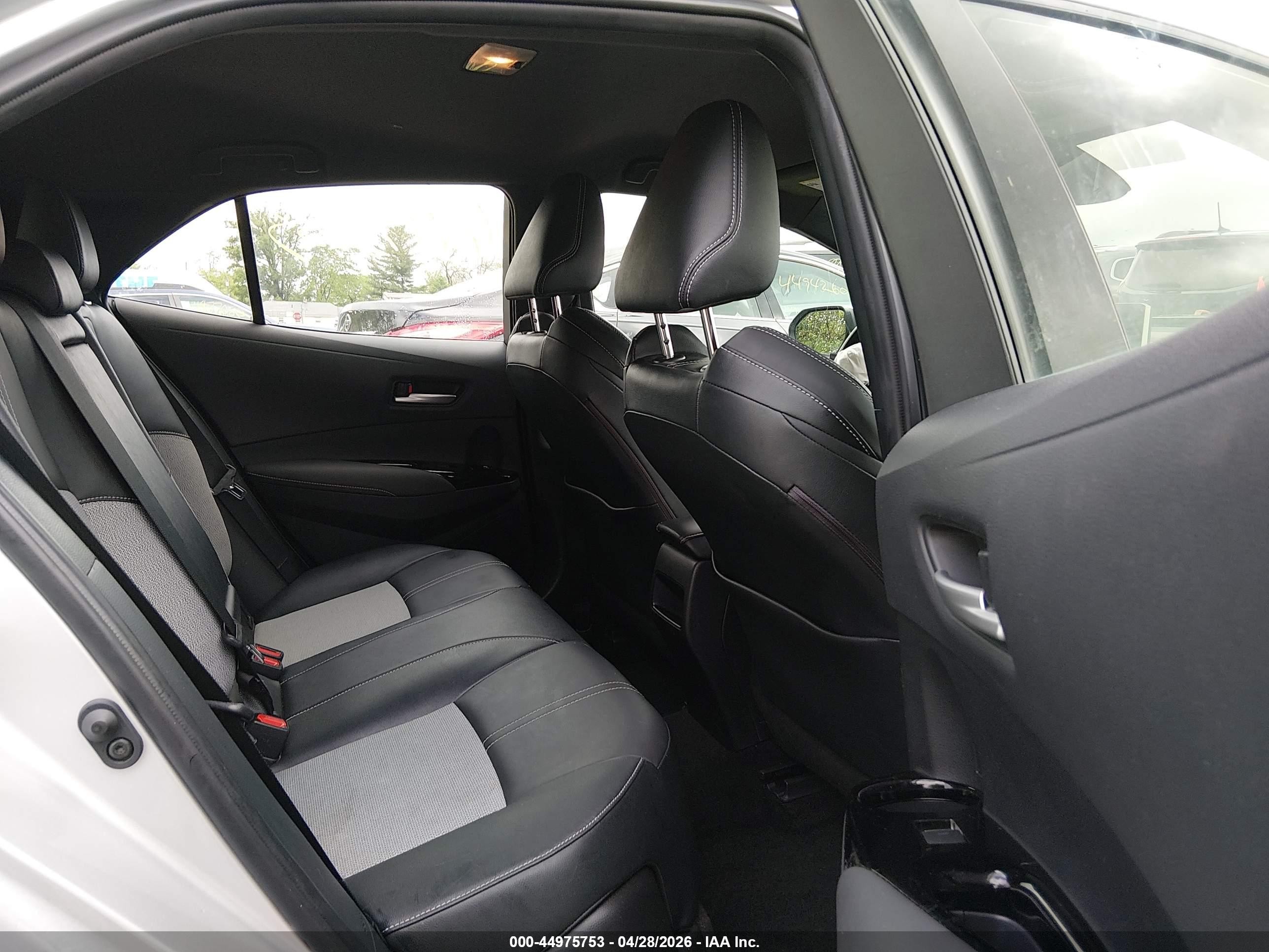 2022 Toyota Corolla Xse Silver vin: JTNA4MBE4N3164233
