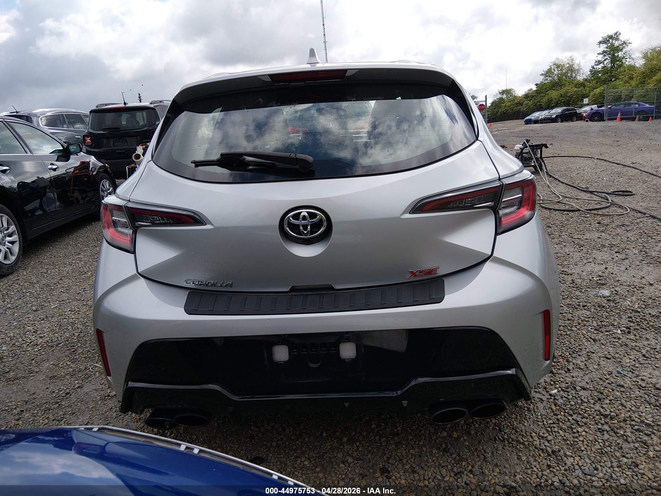 2022 Toyota Corolla Xse Silver vin: JTNA4MBE4N3164233