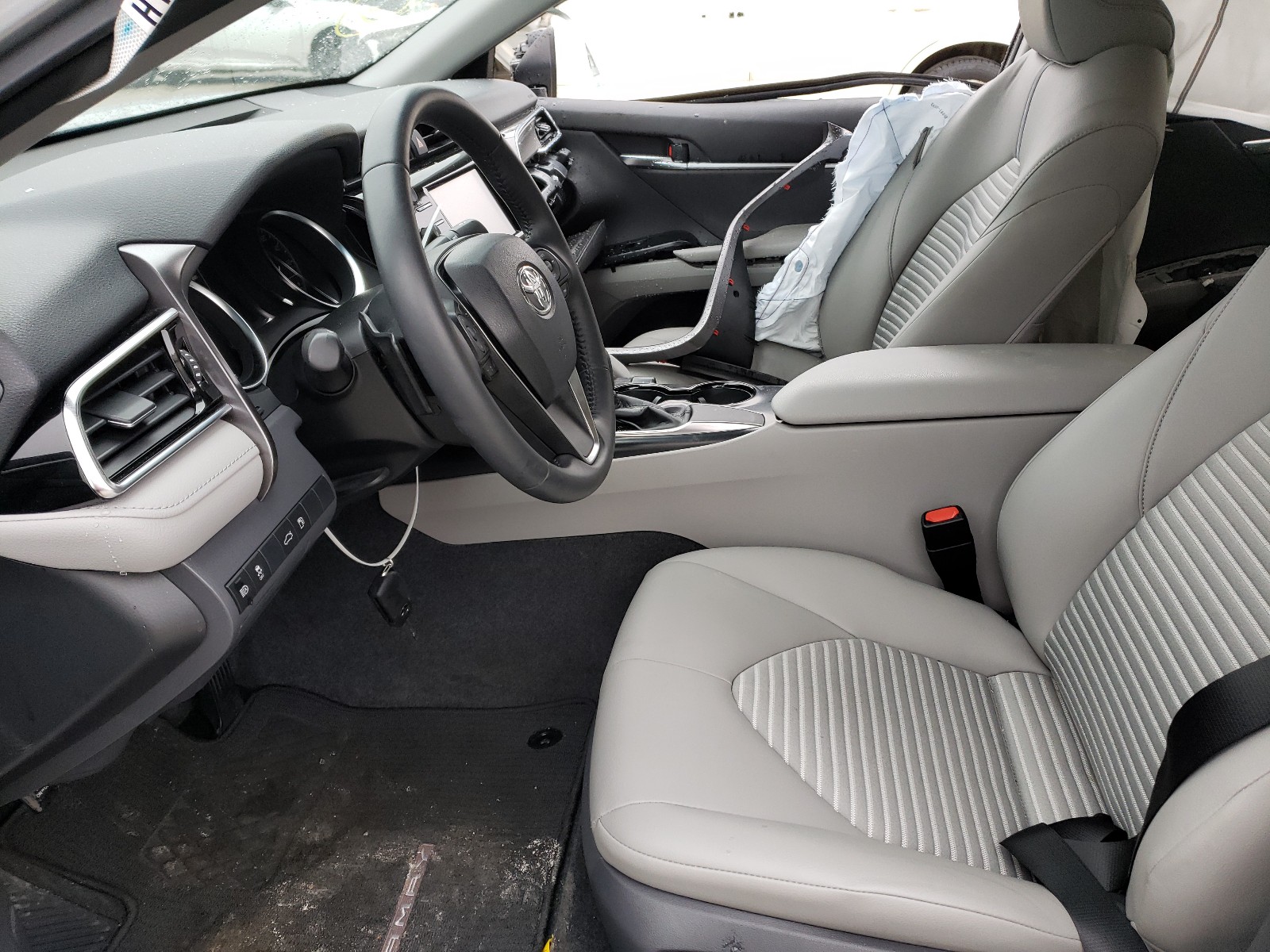 2018 Toyota Camry L Silver vin: JTNB11HK4J3043575