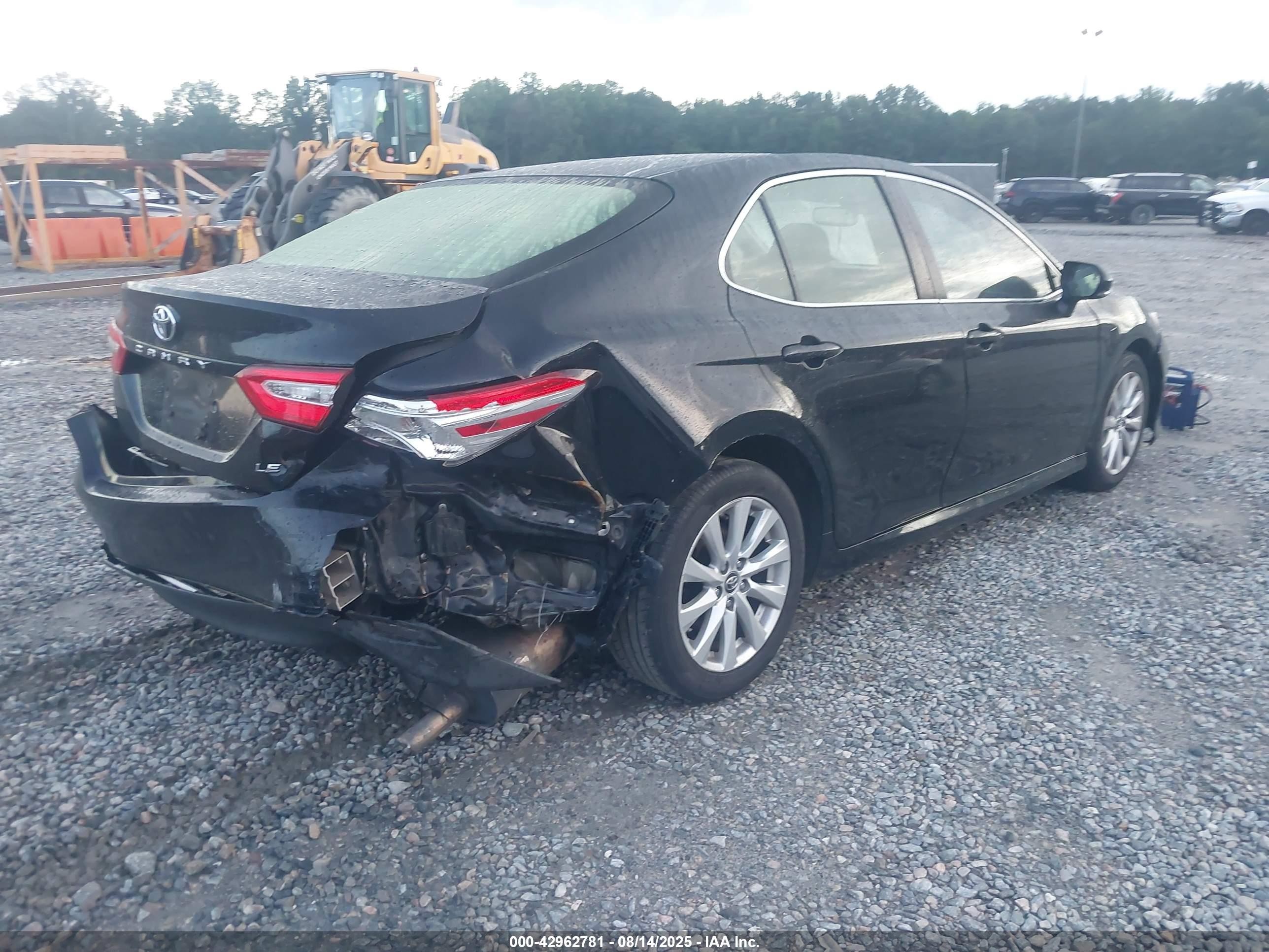 2018 Toyota Camry Le Черный vin: JTNB11HK7J3067983