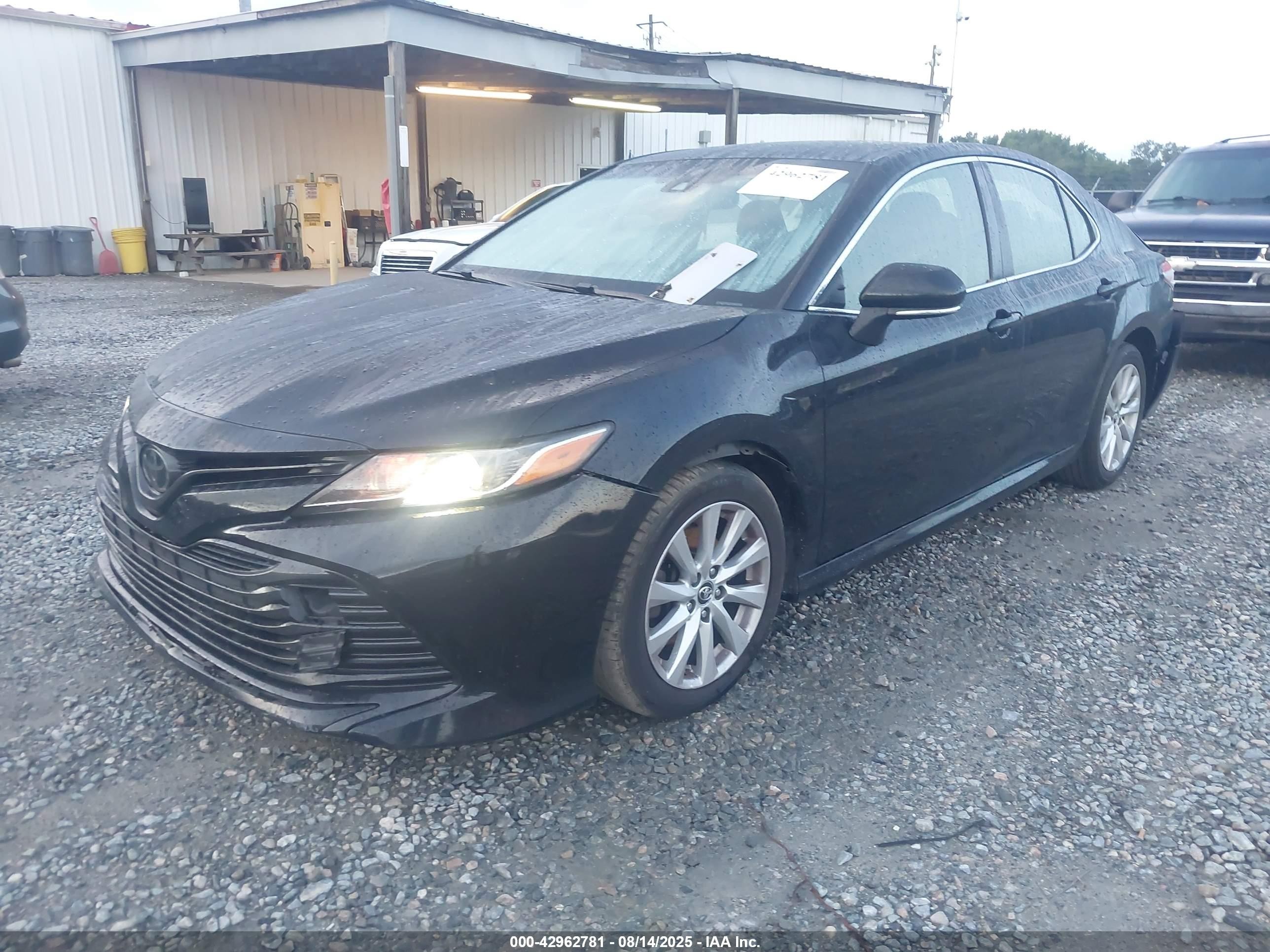 2018 Toyota Camry Le Черный vin: JTNB11HK7J3067983