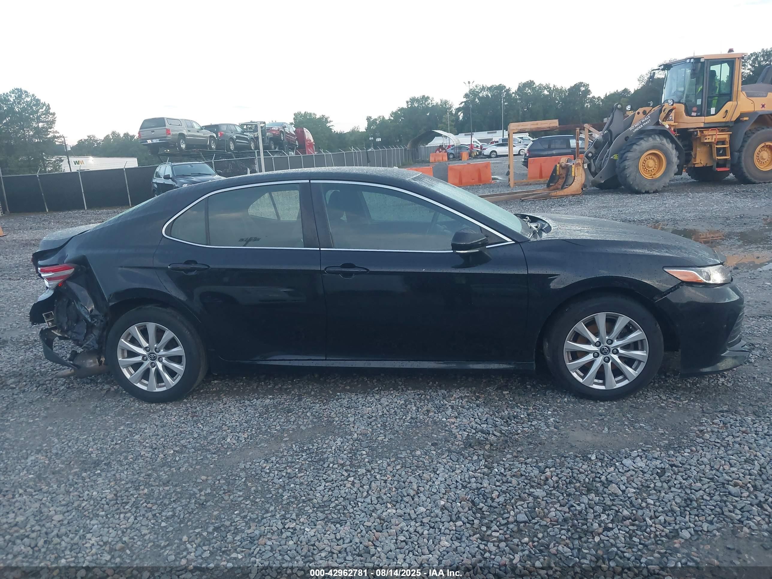 2018 Toyota Camry Le Черный vin: JTNB11HK7J3067983