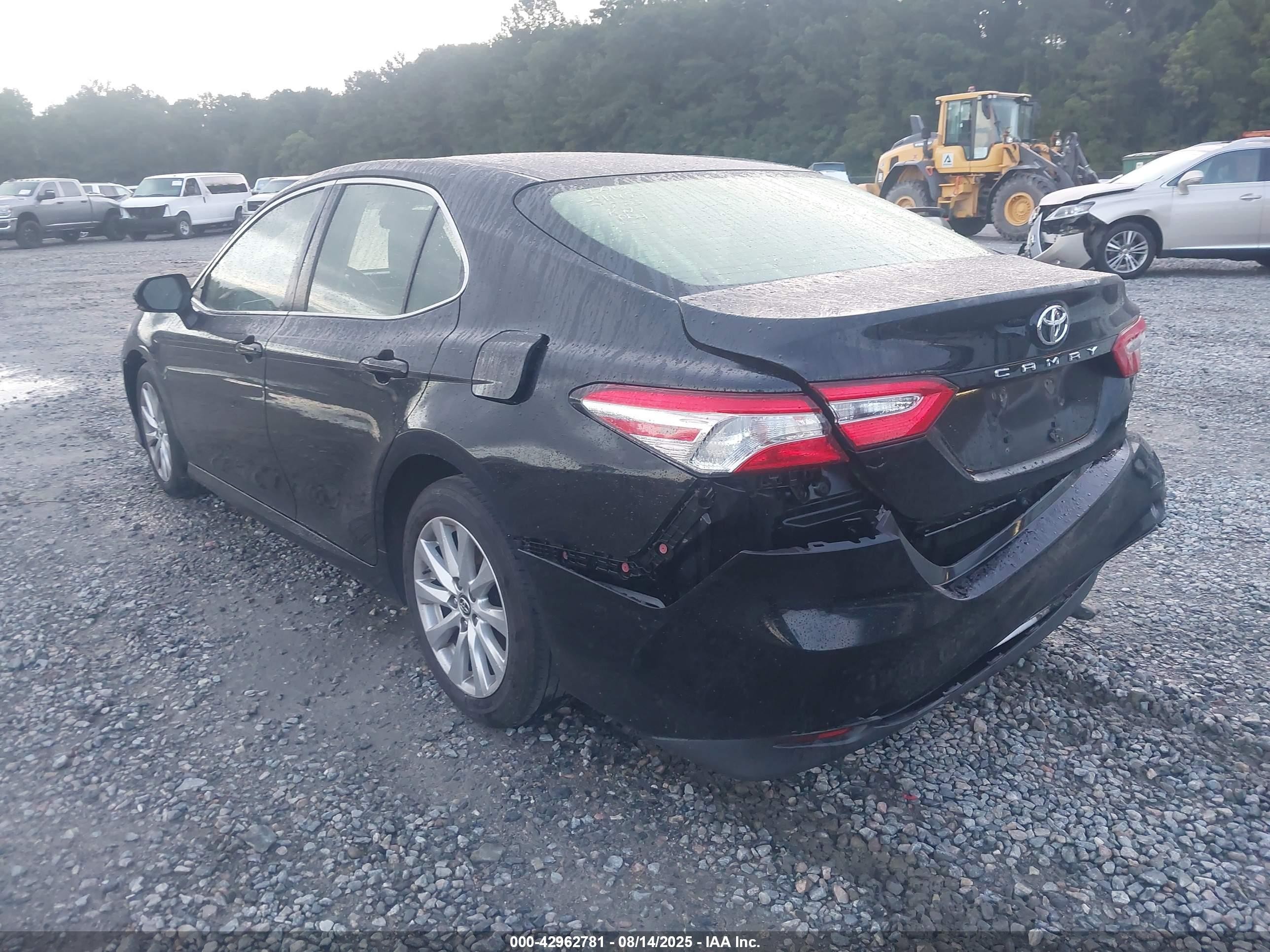 2018 Toyota Camry Le Черный vin: JTNB11HK7J3067983