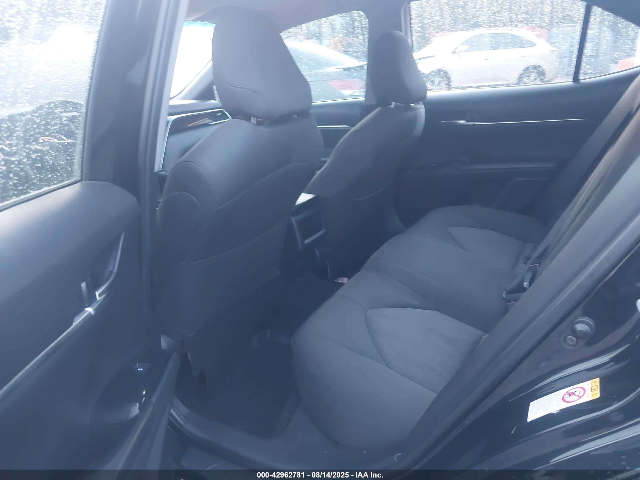 2018 Toyota Camry Le Черный vin: JTNB11HK7J3067983