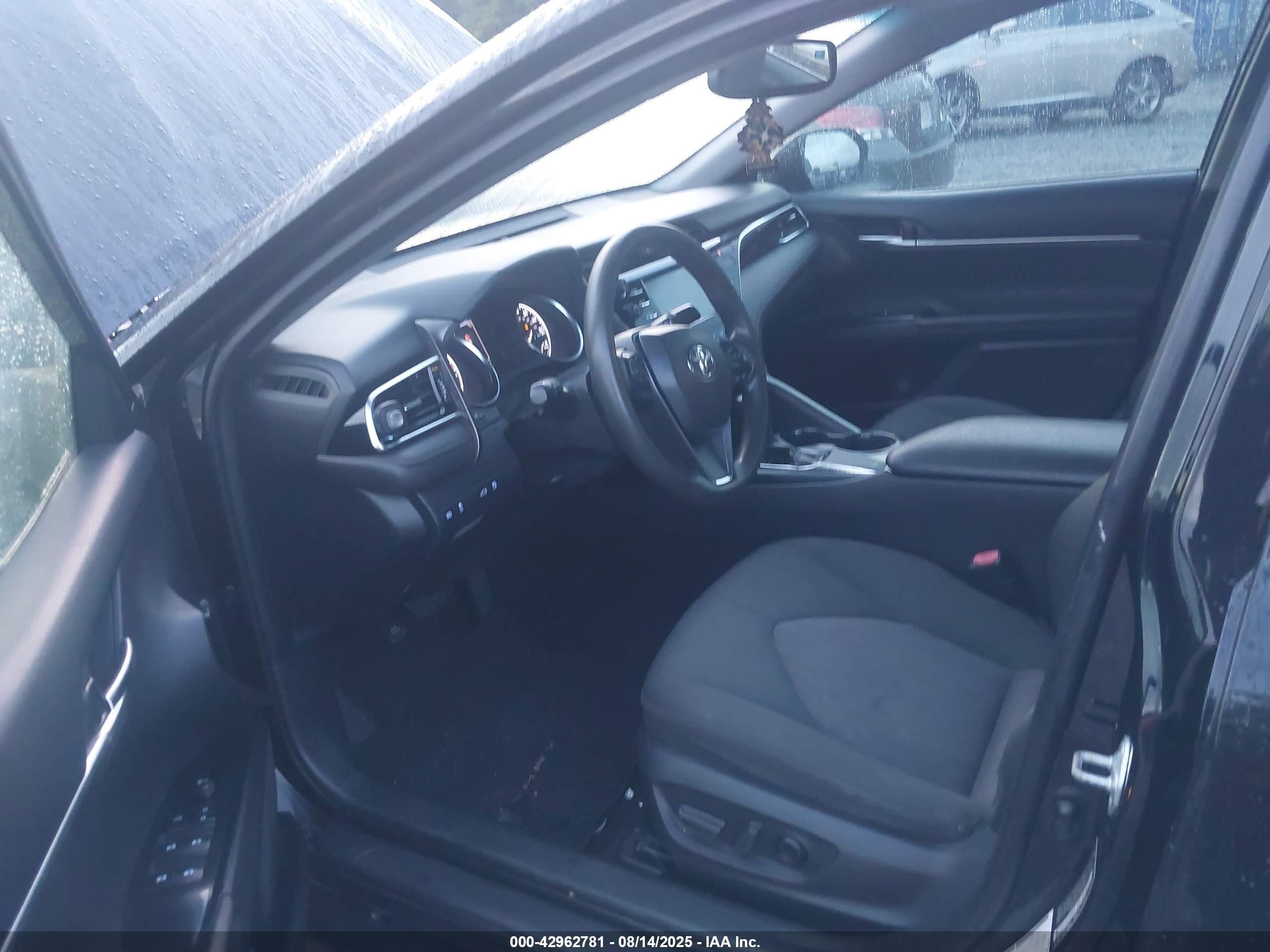 2018 Toyota Camry Le Черный vin: JTNB11HK7J3067983