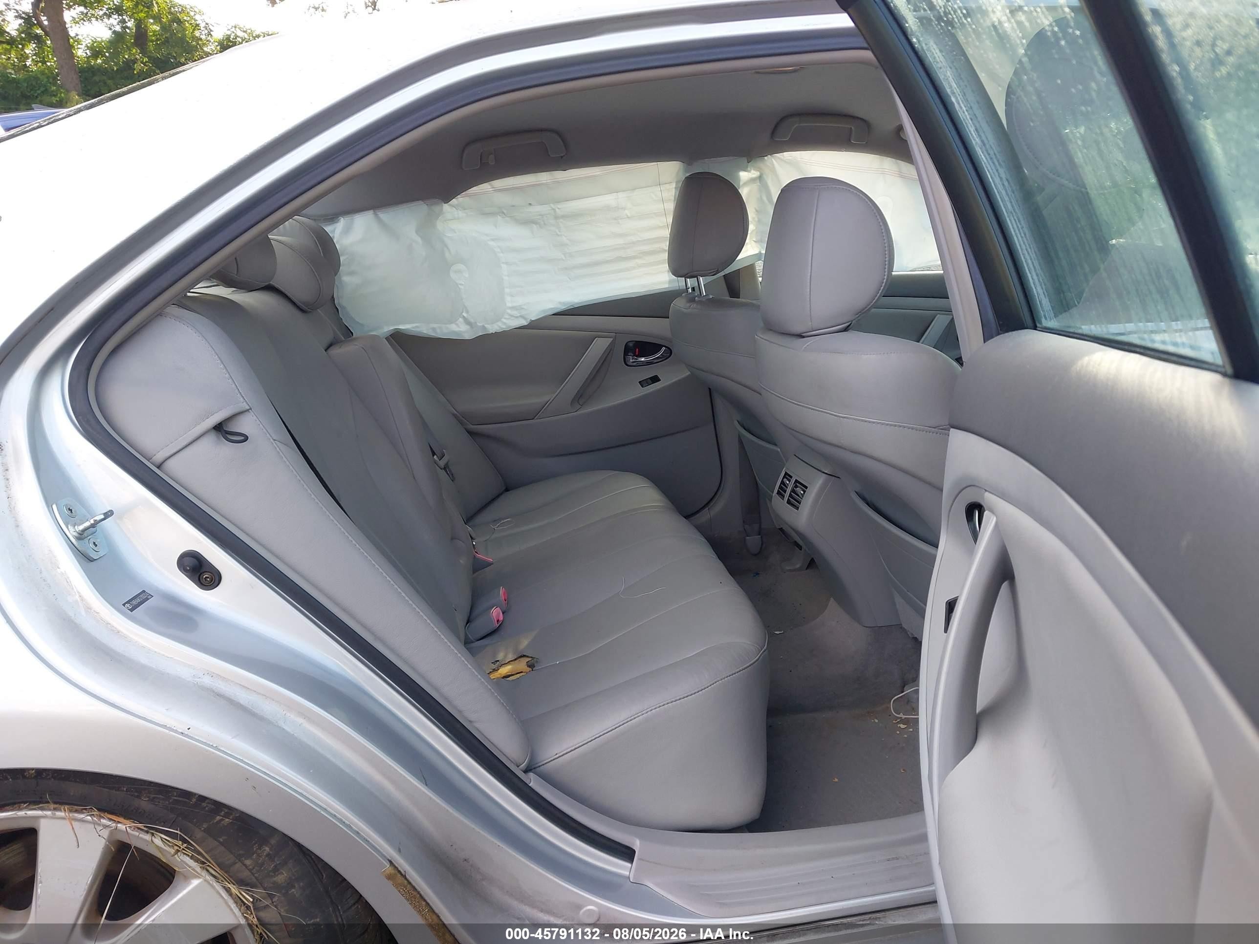 2007 Toyota Camry Hybrid   Silver vin: JTNBB46K073003147