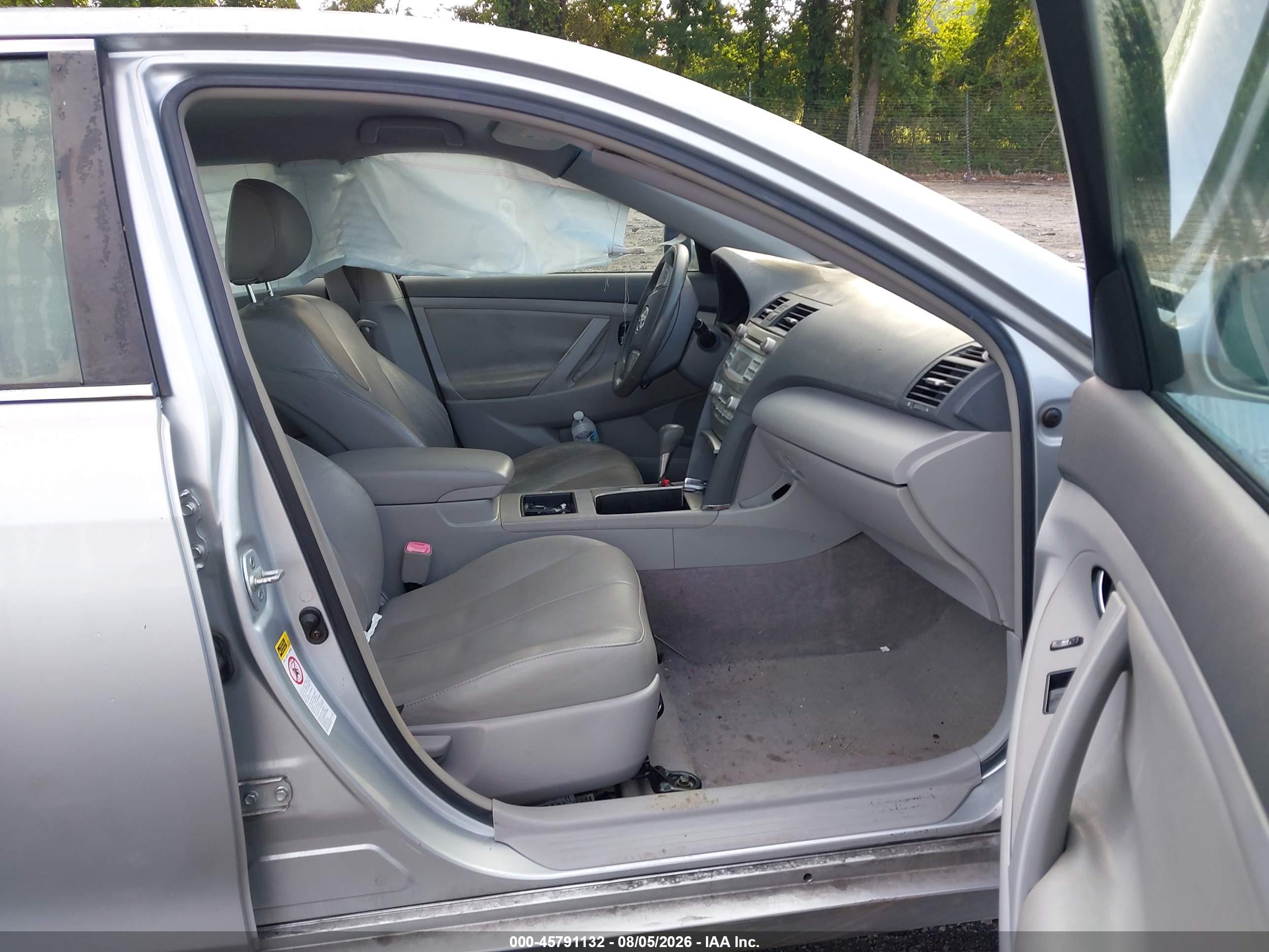 2007 Toyota Camry Hybrid   Silver vin: JTNBB46K073003147