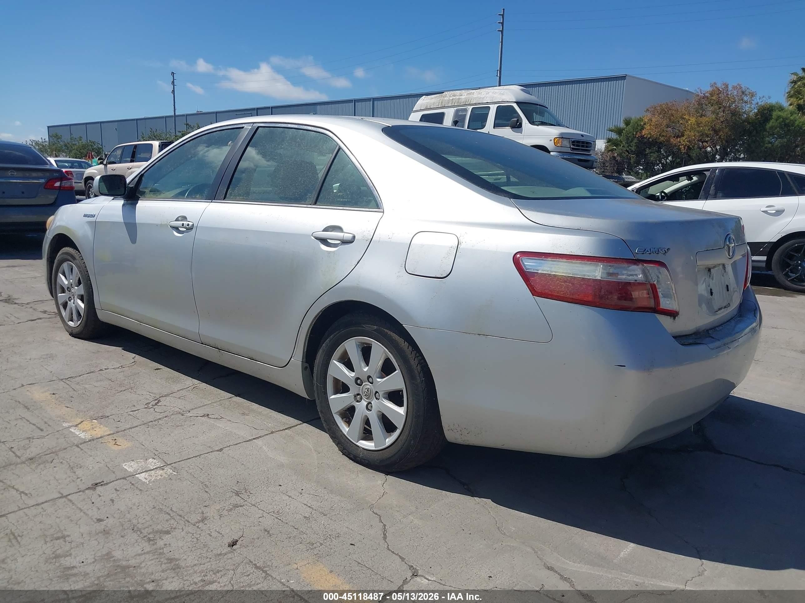 2007 Toyota Camry Hybrid   Silver vin: JTNBB46K073029490