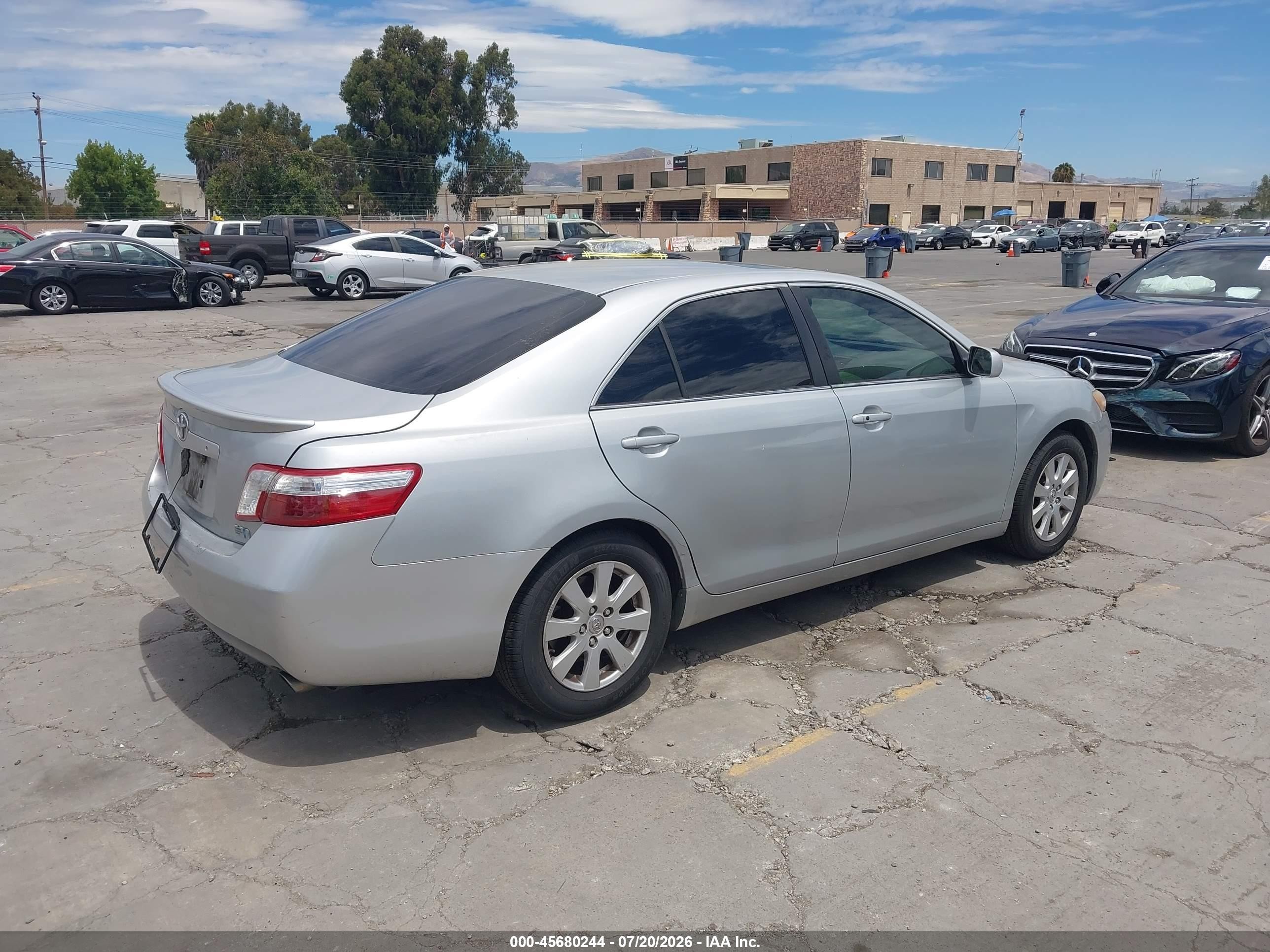 2007 Toyota Camry Hybrid   Silver vin: JTNBB46K073031126