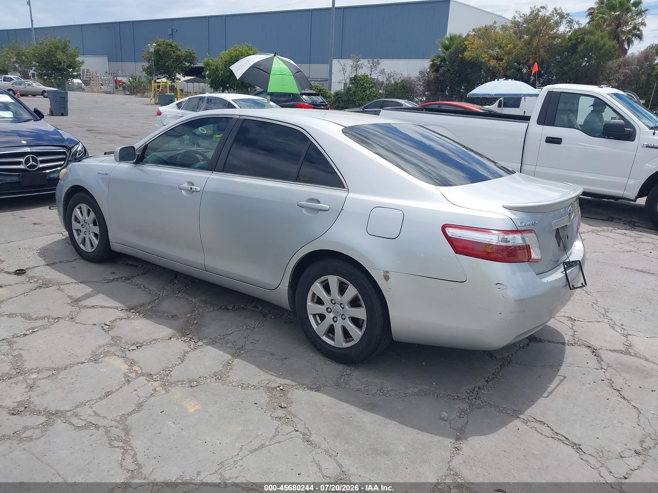 2007 Toyota Camry Hybrid   Silver vin: JTNBB46K073031126