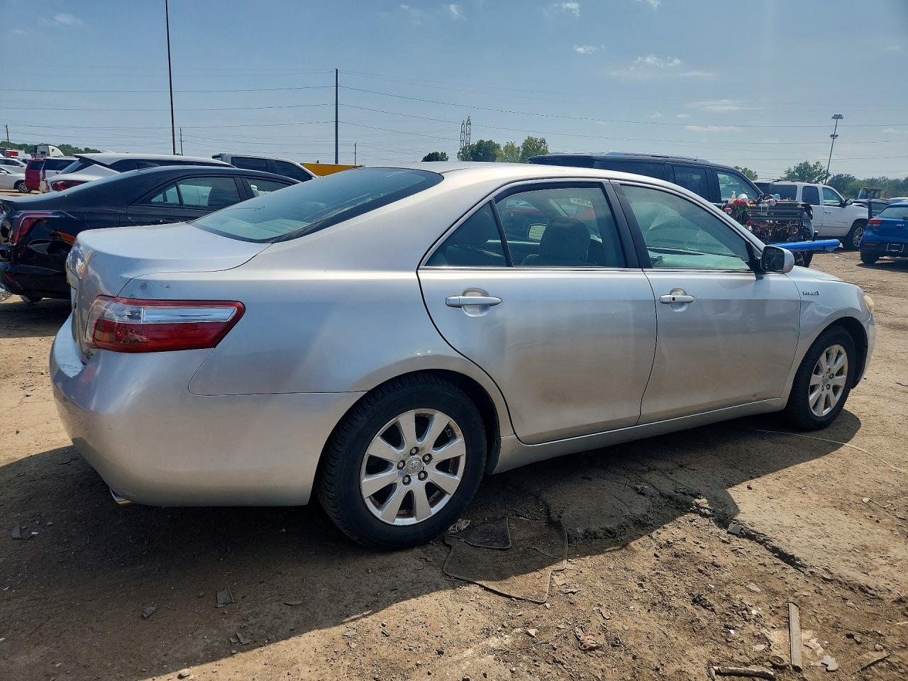 2007 Toyota Camry Hybrid Silver vin: JTNBB46K073032020