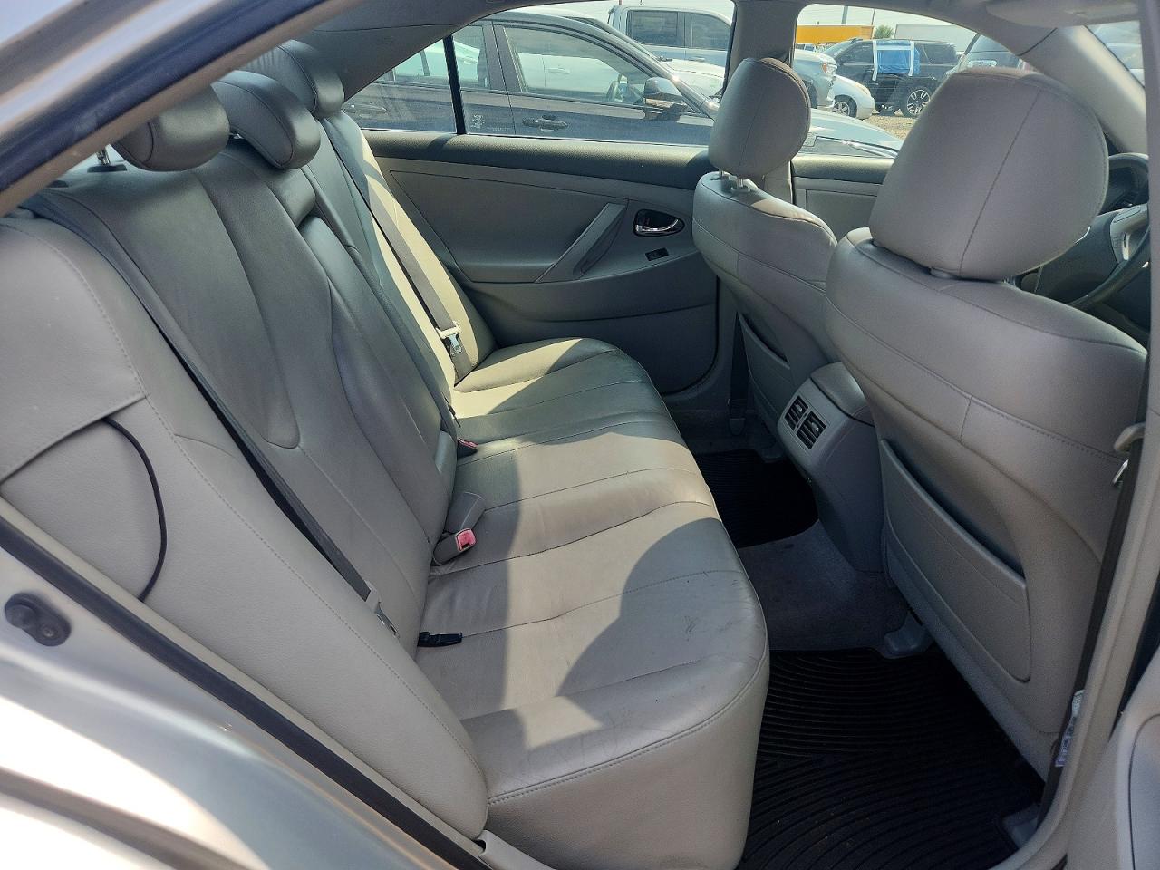 2007 Toyota Camry Hybrid Silver vin: JTNBB46K073032020