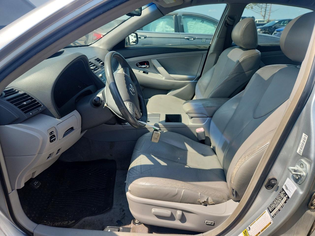 2007 Toyota Camry Hybrid Silver vin: JTNBB46K073032020